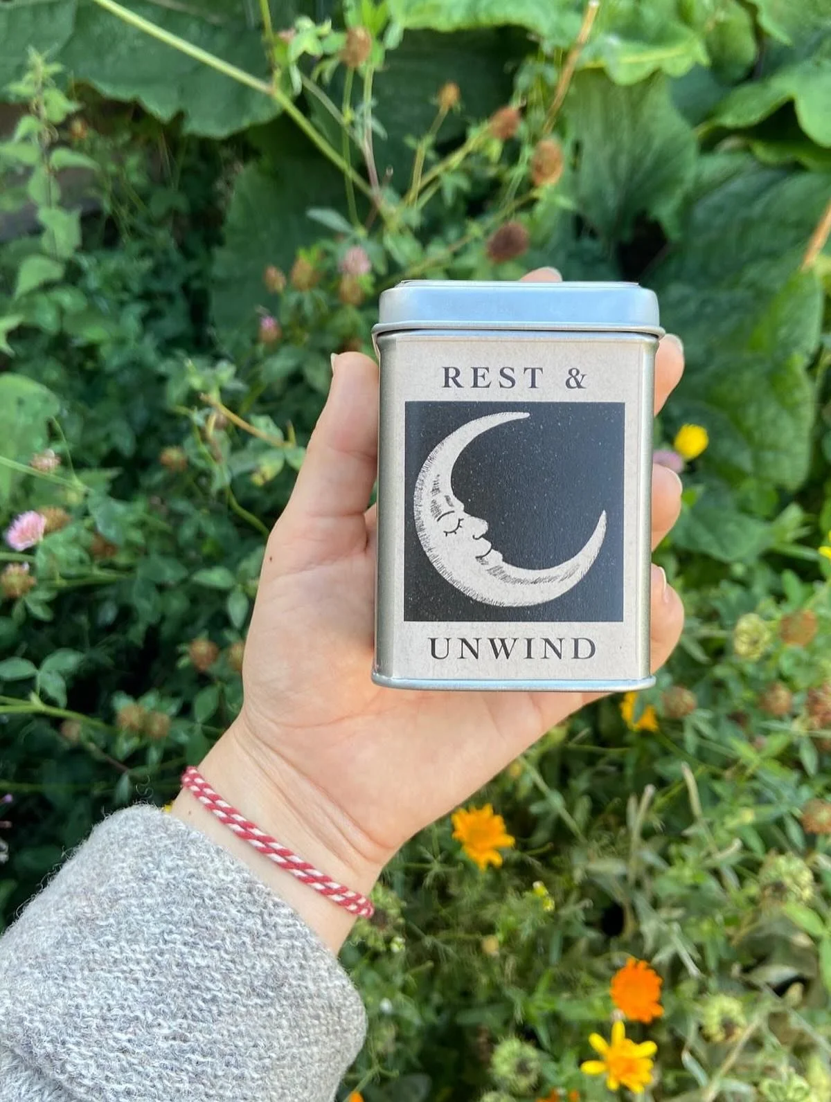 R E S T &amp;  U N W I N D 

Containing Lemon Balm, Hawthorn Flower, Passionflower, Chamomile, Eye bright, and Lavender.

Formulated to help you regulate and unwind, this blend assists with: 

-relaxation in order to bring more peaceful sleep 

-brin