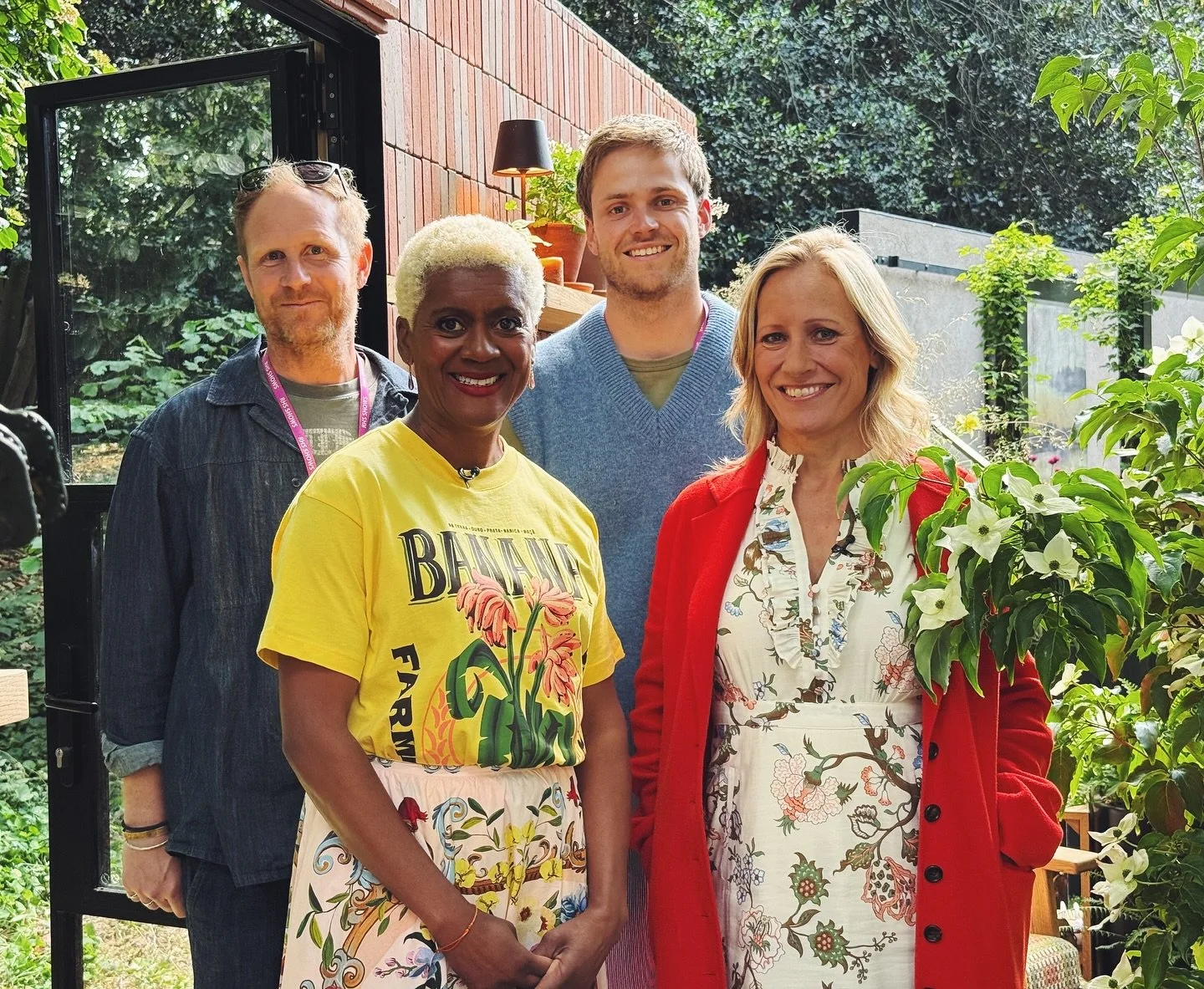 Tune in tonight at 8pm BBC 2 to see our small but mighty balcony garden at @the_rhs Chelsea flower show!

A space to read sponsored by @vikingcruises 

#balconygarden #chelseaflowershow #bbc #gardenersworld #aspacetoread