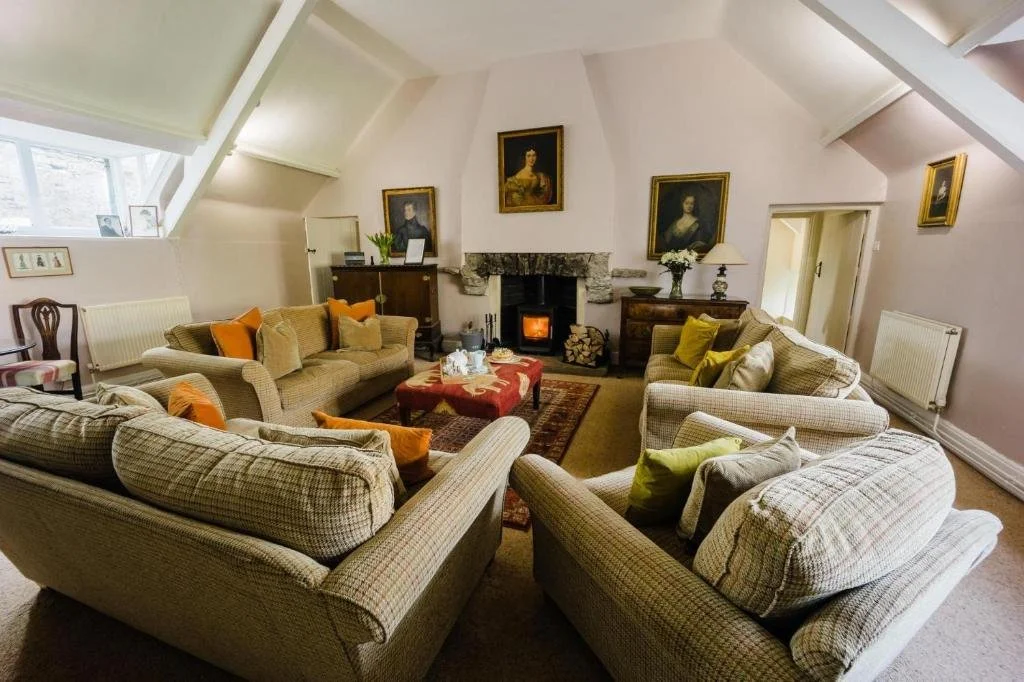 Lounge2.jpg