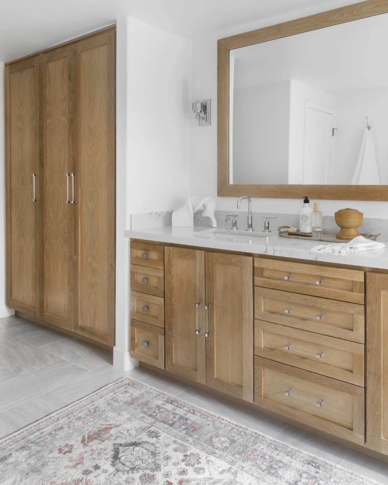 Good design is in the details...

From custom vanities to perfectly placed sconces, every inch of this primary bathroom was made to be both functional and serene. 

Interior Design: @jkb_homedesign 
Photography: @public311design 

#jkbhomedesign 

#p