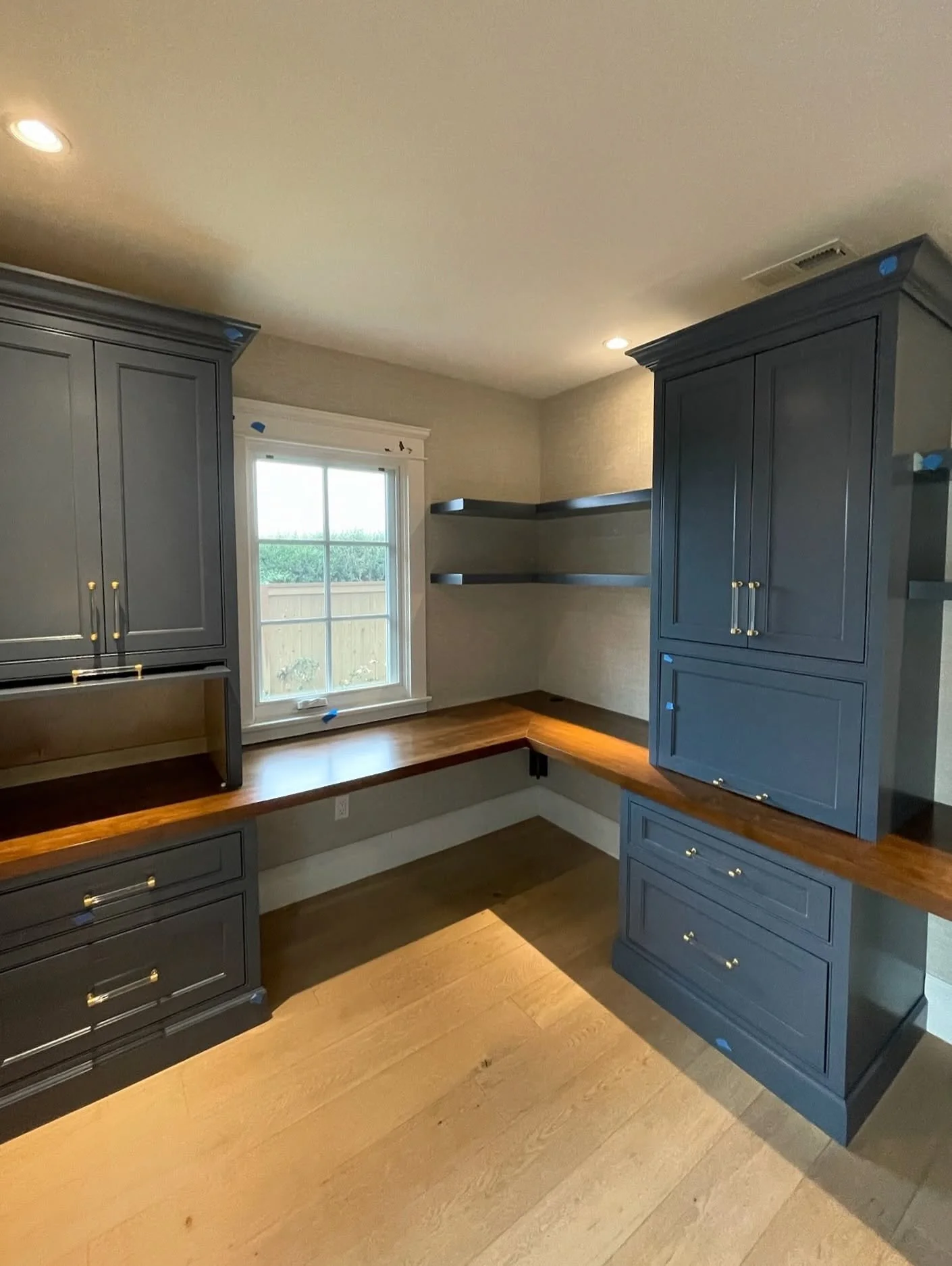 Watching our Via Pinzon Office project come to life has us feeling anything but blue. We are swooning over these dreamy built-ins! Swipe for the before. 

#jkbhomedesign 

#interiordesign #officedesign #palosverdesestates #builtins #custombuiltin #cu