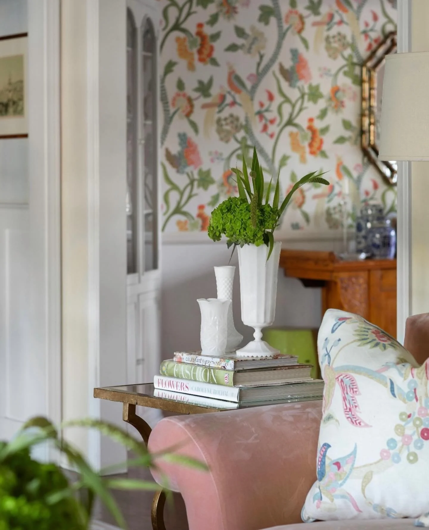 It&rsquo;s all in the details&hellip;

Because in a truly elevated living room there is always a mix of textures, thoughtful layers, and the little moments that make the whole space feel intentional and unforgettable.

Interior Design: @jkb_homedesig