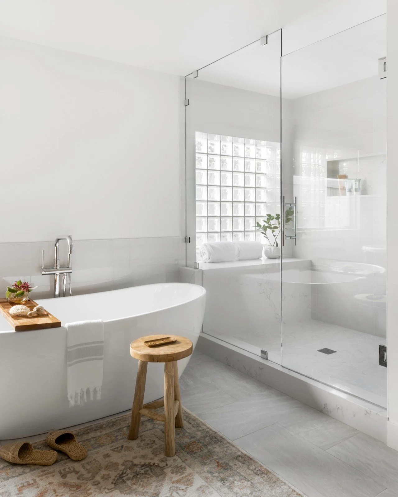 I&rsquo;m honored to be quoted in a recent article from @goodhousekeeping about the shift toward bathrooms with fewer grout lines (and more ease). Bathrooms should feel calm, considered, and effortless; not a chore.

When grout fades or cracks, it&rs