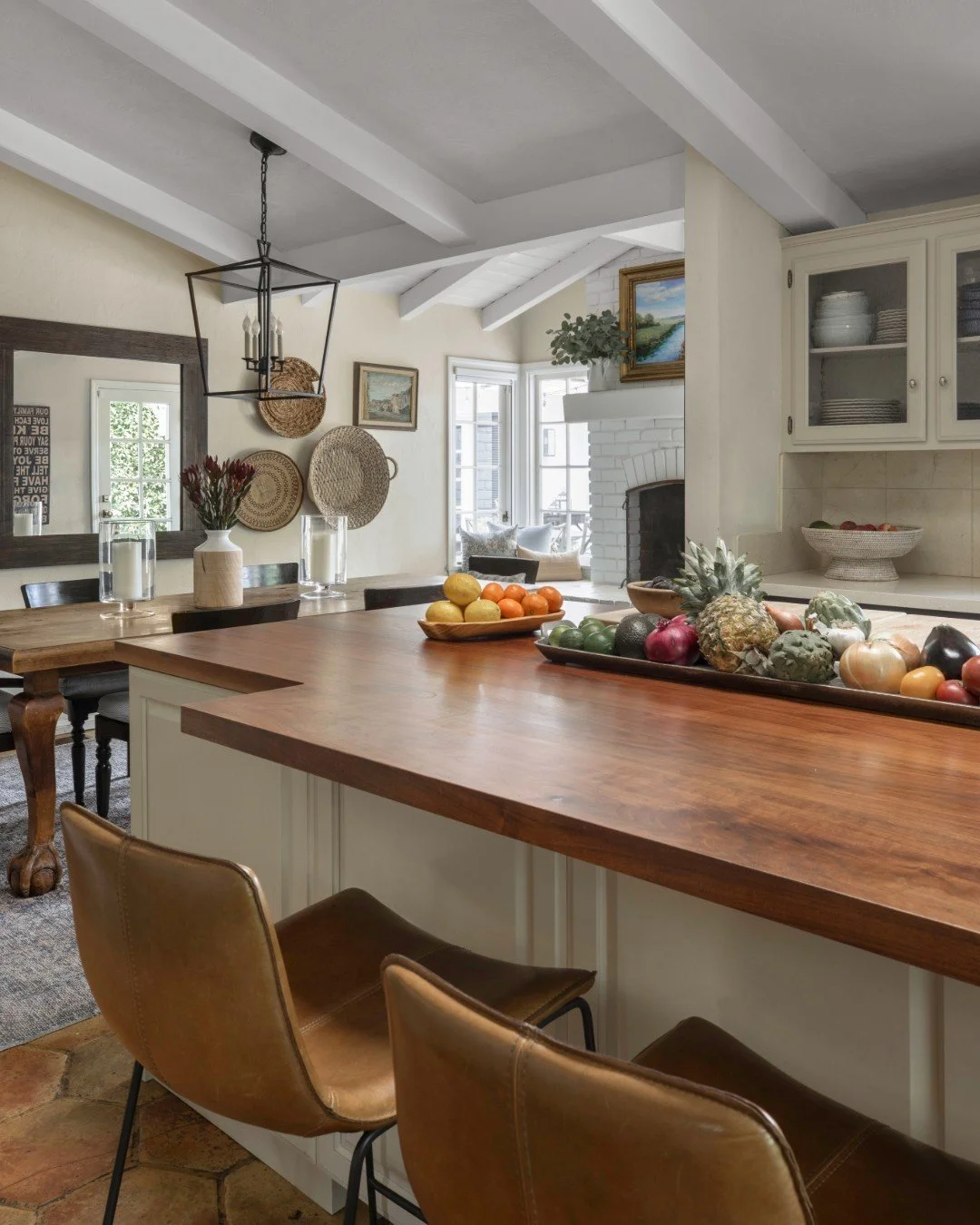 We love a kitchen island that does it all ✨

Counter space for meal prep, storage for all the essentials, and seating for family or friends. It&rsquo;s the trifecta of functional design. The right island isn&rsquo;t just beautiful, it works as hard a