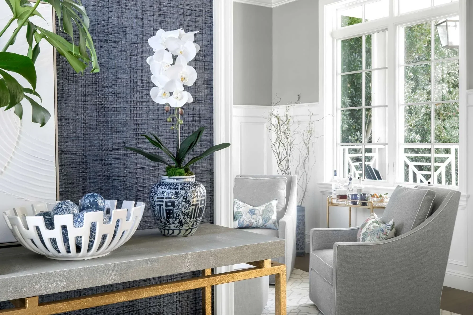 Traditional-living-room-with-Blue-grass-cloth-wallpaper-in-Pacific-Palisades.webp