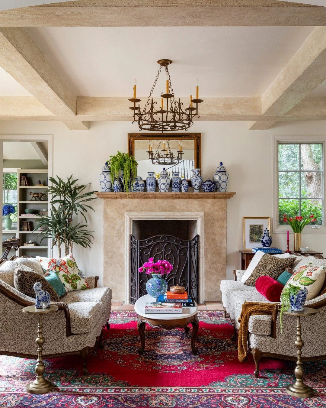 Swipe to the end for some behind-the-scenes at The Reimagined Villa ✨

This living room really came together through a thoughtful, layered process. We started by working with inherited pieces and bold, patterned rugs, which ended up setting the tone 