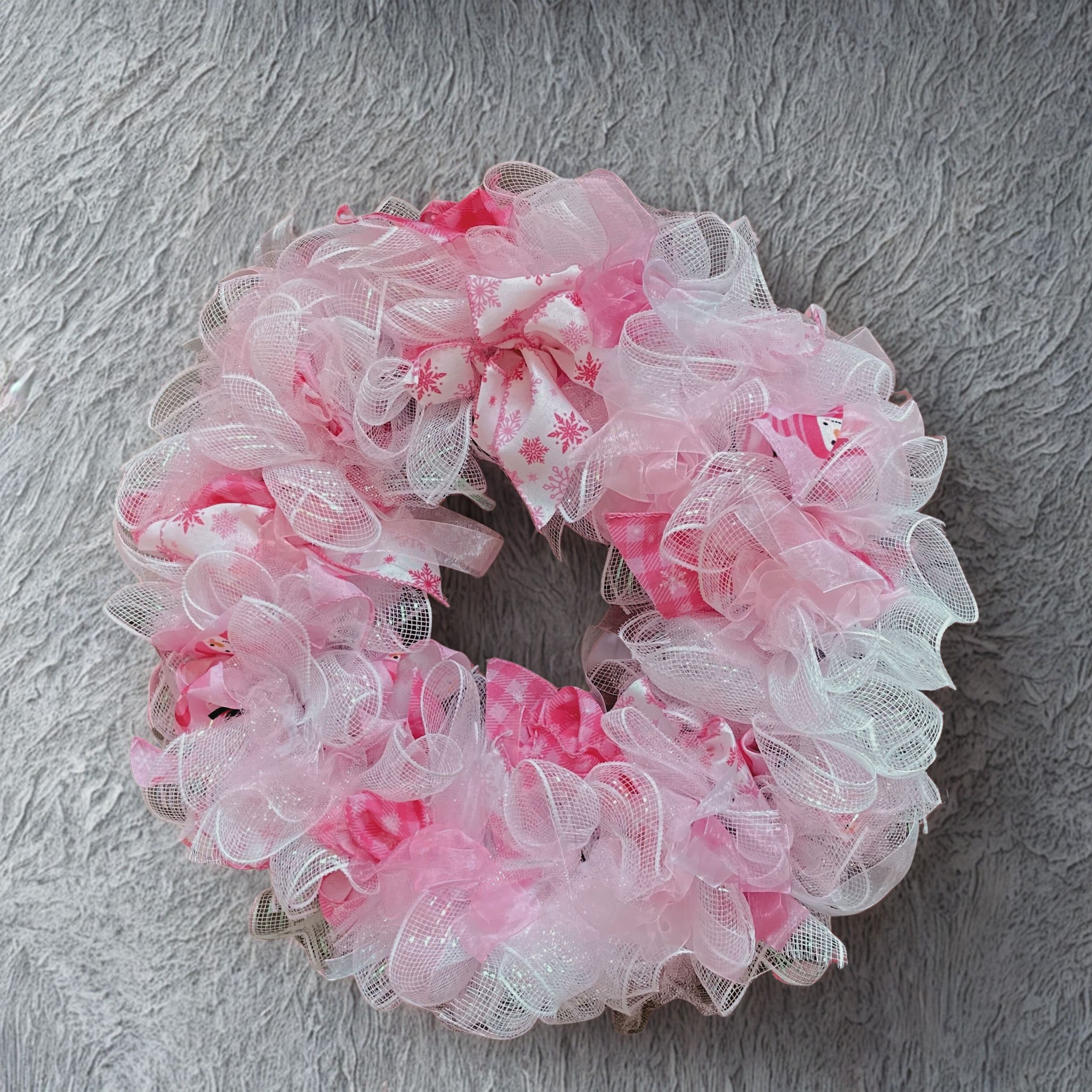 pink snowman wreath gray wall.png
