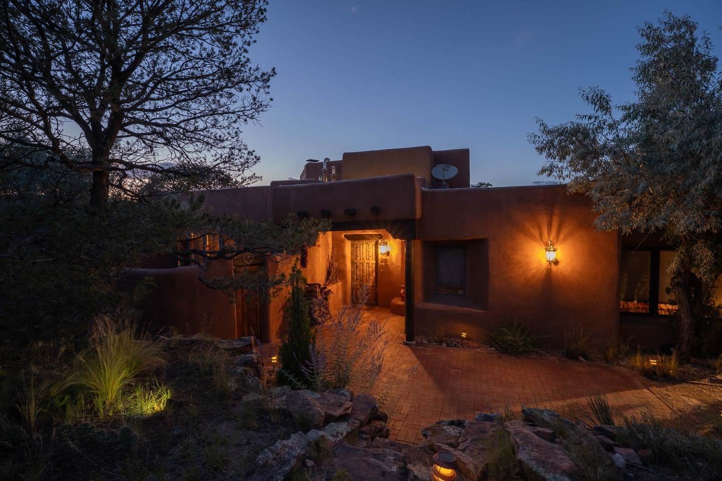 It&rsquo;s all in the details &mdash; the curve of a doorway, the glow of afternoon light, the textures that make a house feel like home.⁠
Our eye for detail brings those moments to life in every shot.⁠
⁠
📷 Real estate photography that feels refined