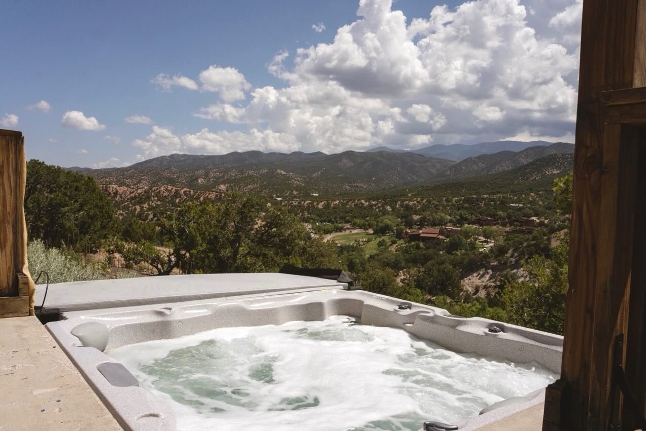 What a view! 🏠 

#santaferealestate #realestategoals ##realestatephotography #blackbirdsantafe