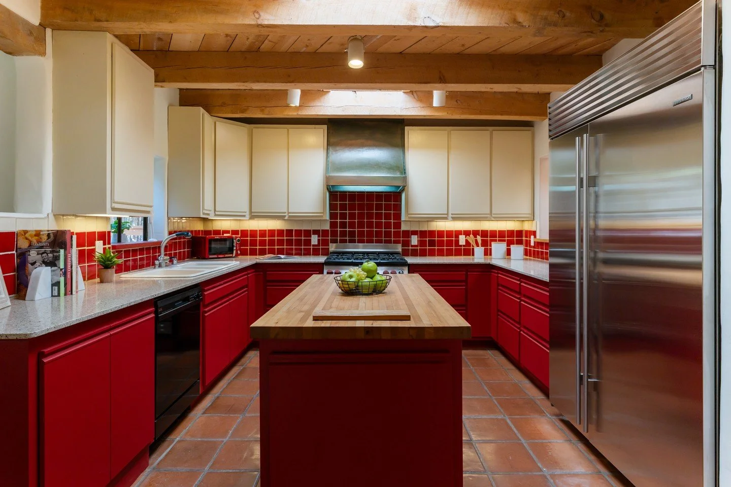 The kitchen is where a home feels lived in. ☕✨⁠
⁠
Morning light, quiet moments, shared meals, late-night conversations, these are the spaces that connect people to a home.⁠
⁠
Capturing warmth and detail is what makes real estate photography so specia