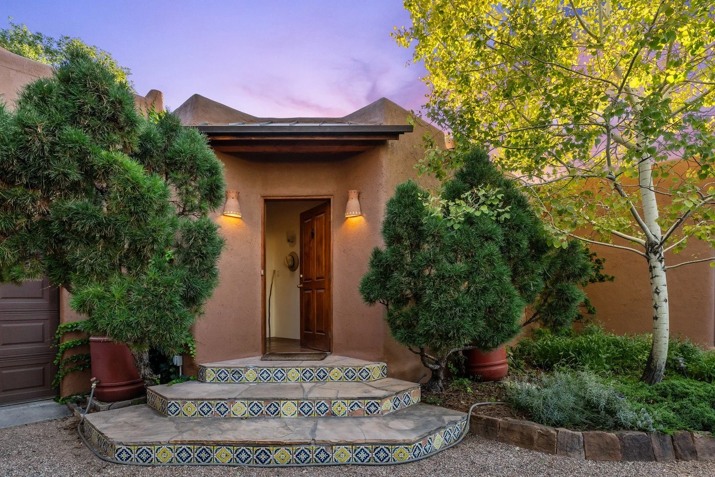 A beautiful door is a promise&mdash;of comfort, belonging, and the stories waiting inside. ✨🏡⁠
⁠
#RealEstatePhotography #DoorwayDetails #ArchitecturalPhotography #SantaFeRealEstate #SouthwestStyle