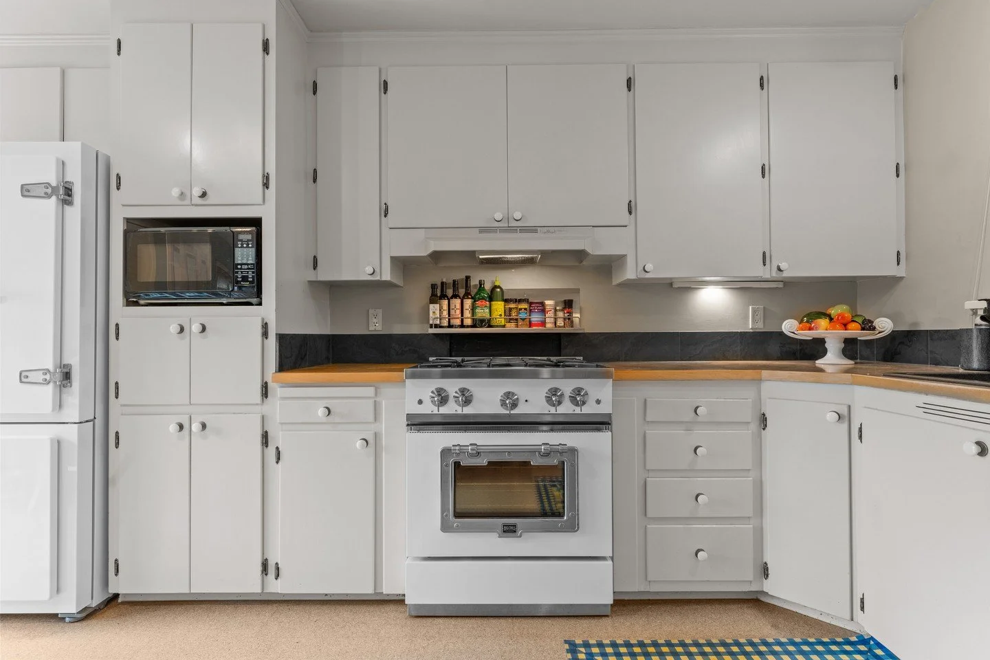 It's where morning light pours through the windows, recipes become traditions, and ordinary moments become memories. A beautiful kitchen isn't just about design, it's about the life that unfolds within it. 📸🏡⁠
⁠
#RealEstatePhotography #KitchenDesig