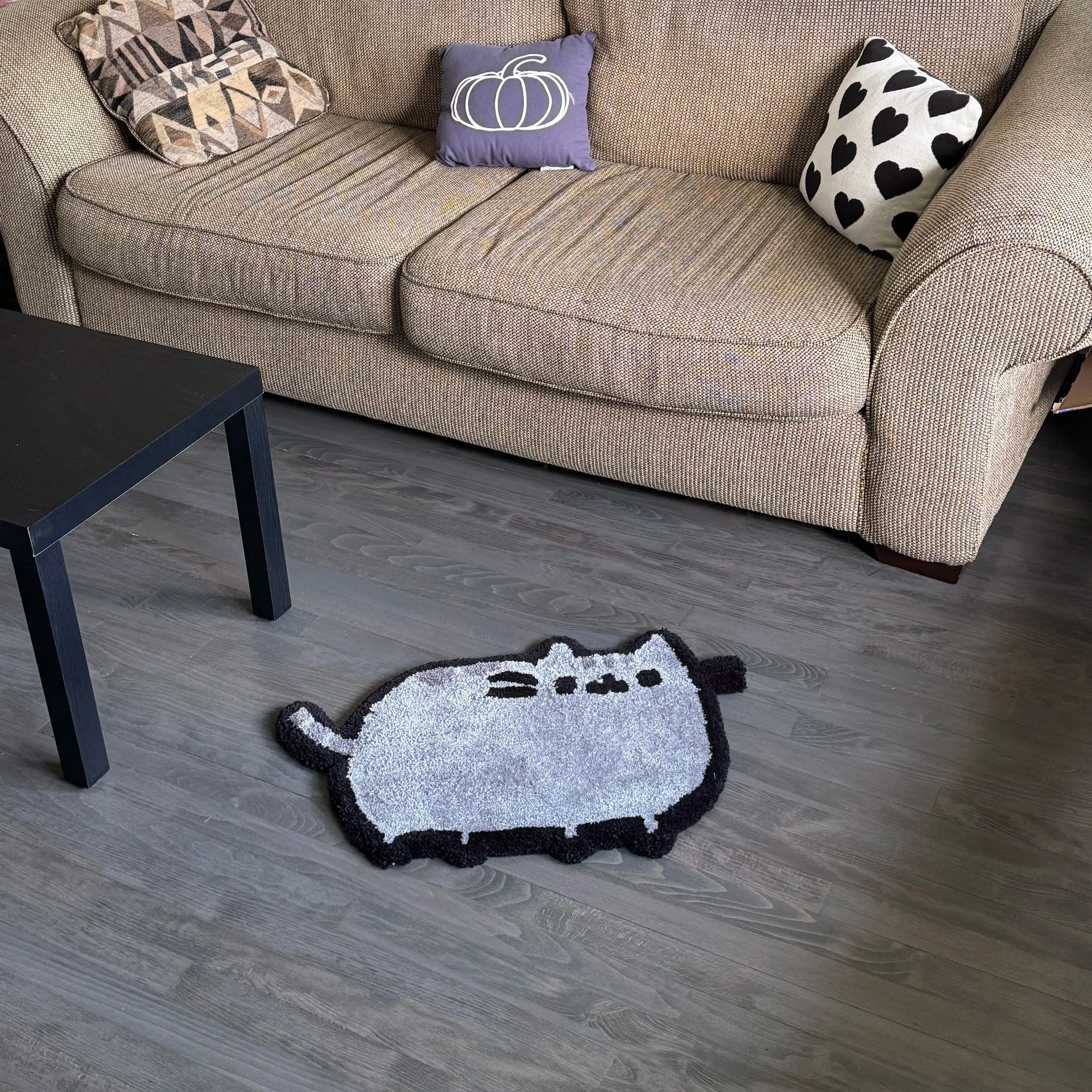 Pusheen Handmade Rug – 2ft x 1.5ft Acrylic Yarn