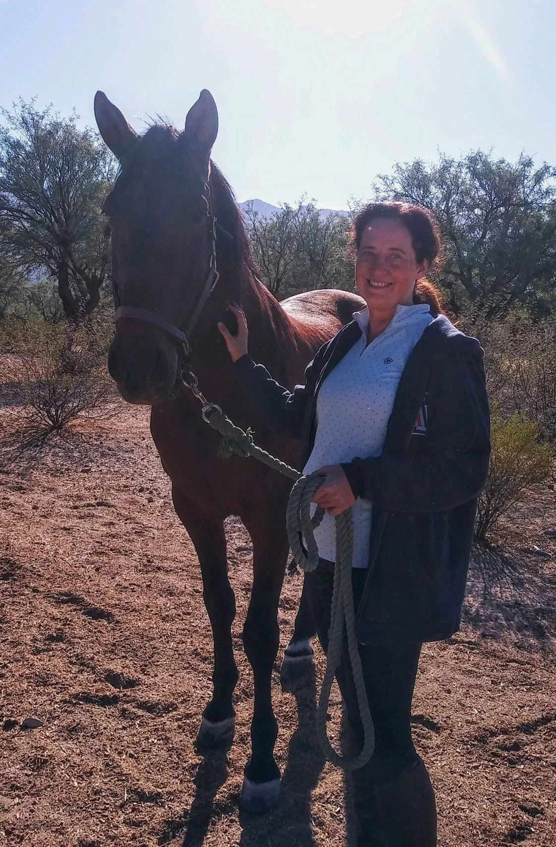Laura and Duque, standing together in the desert.