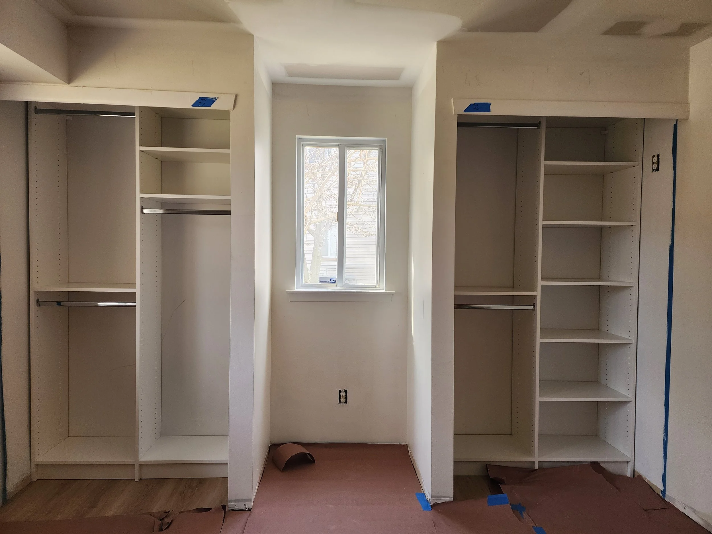 Double Reach-In Closets
Roxbury, NJ