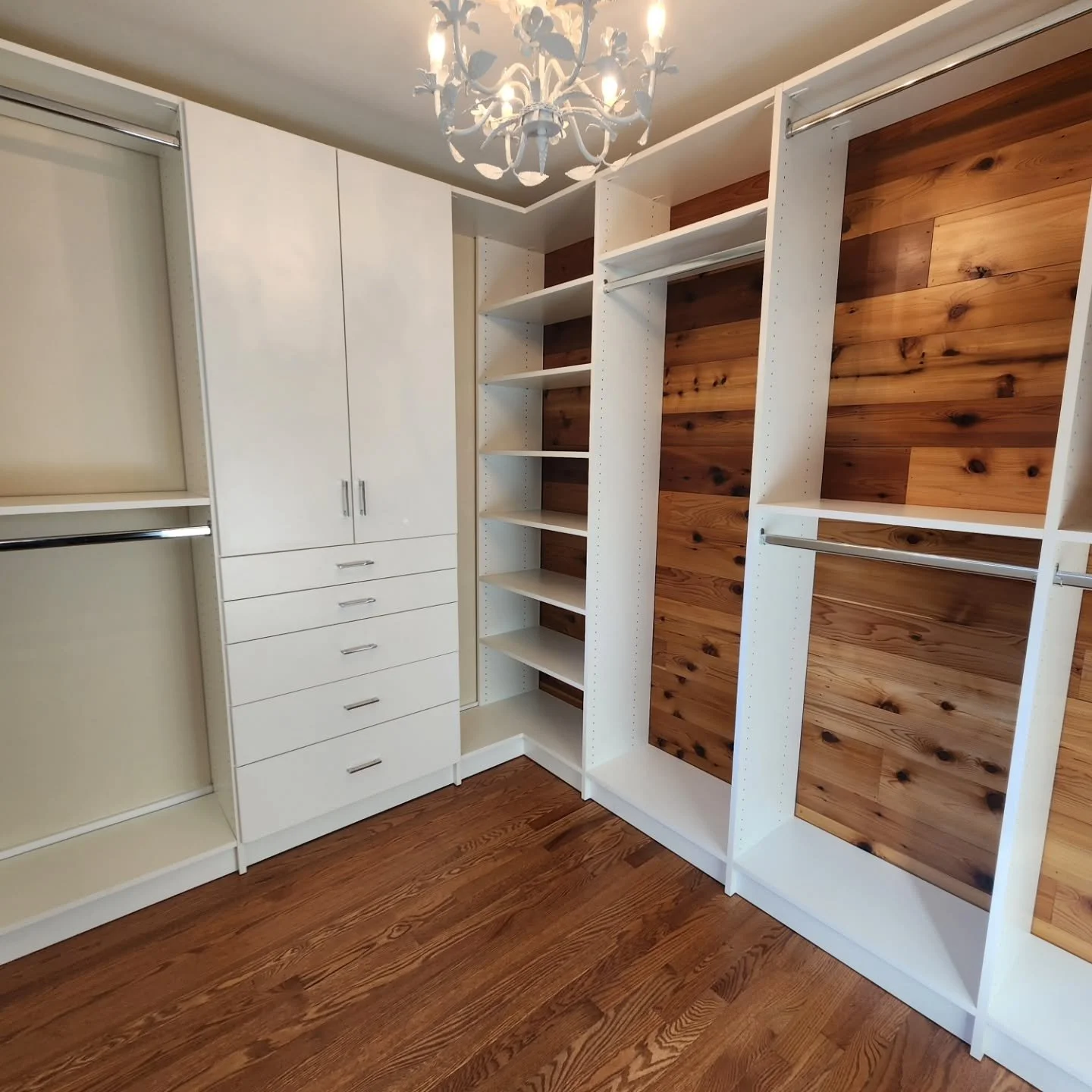 Check out this looker, with her cedar backdrop 👀👀
-Smooth face doors and drawers
-Long Hanging
-Double Hanging
-Shelves
#WalkInCloset #customclosetsnj #FreedomClosets #closetgoals #CustomClosets