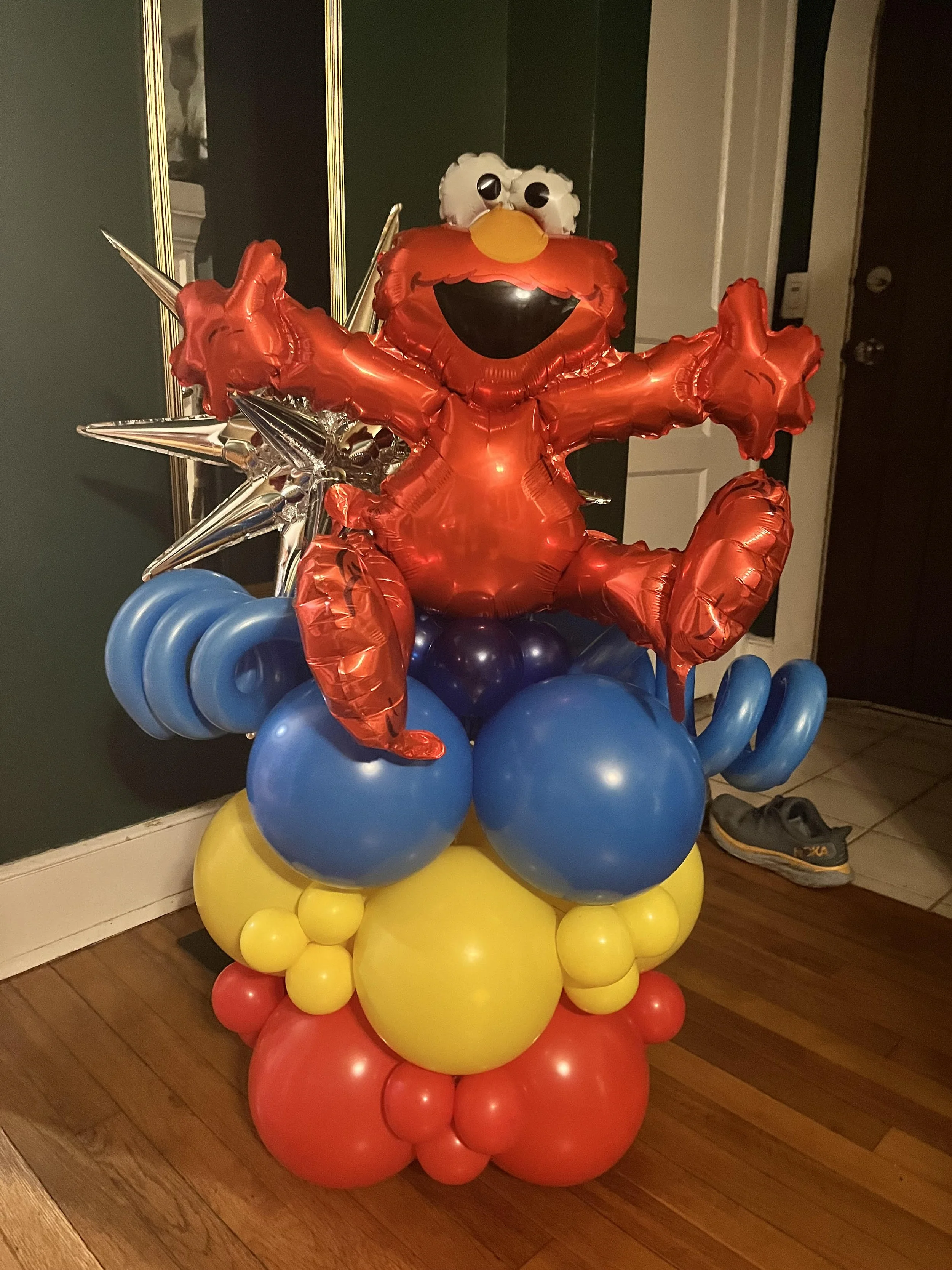 Small Balloon Stack- Elmo