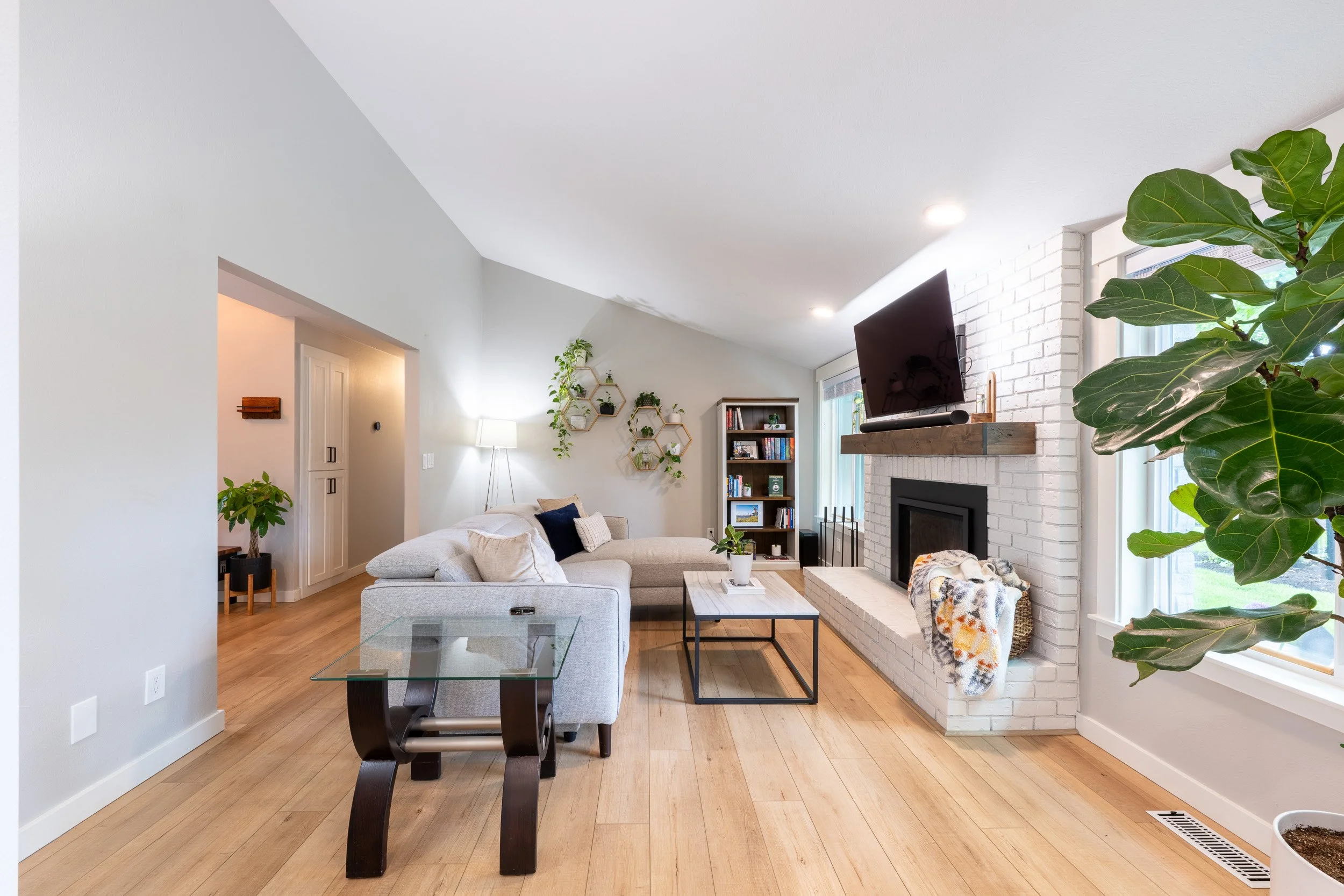 250508 905 Calvin St - 009.jpg