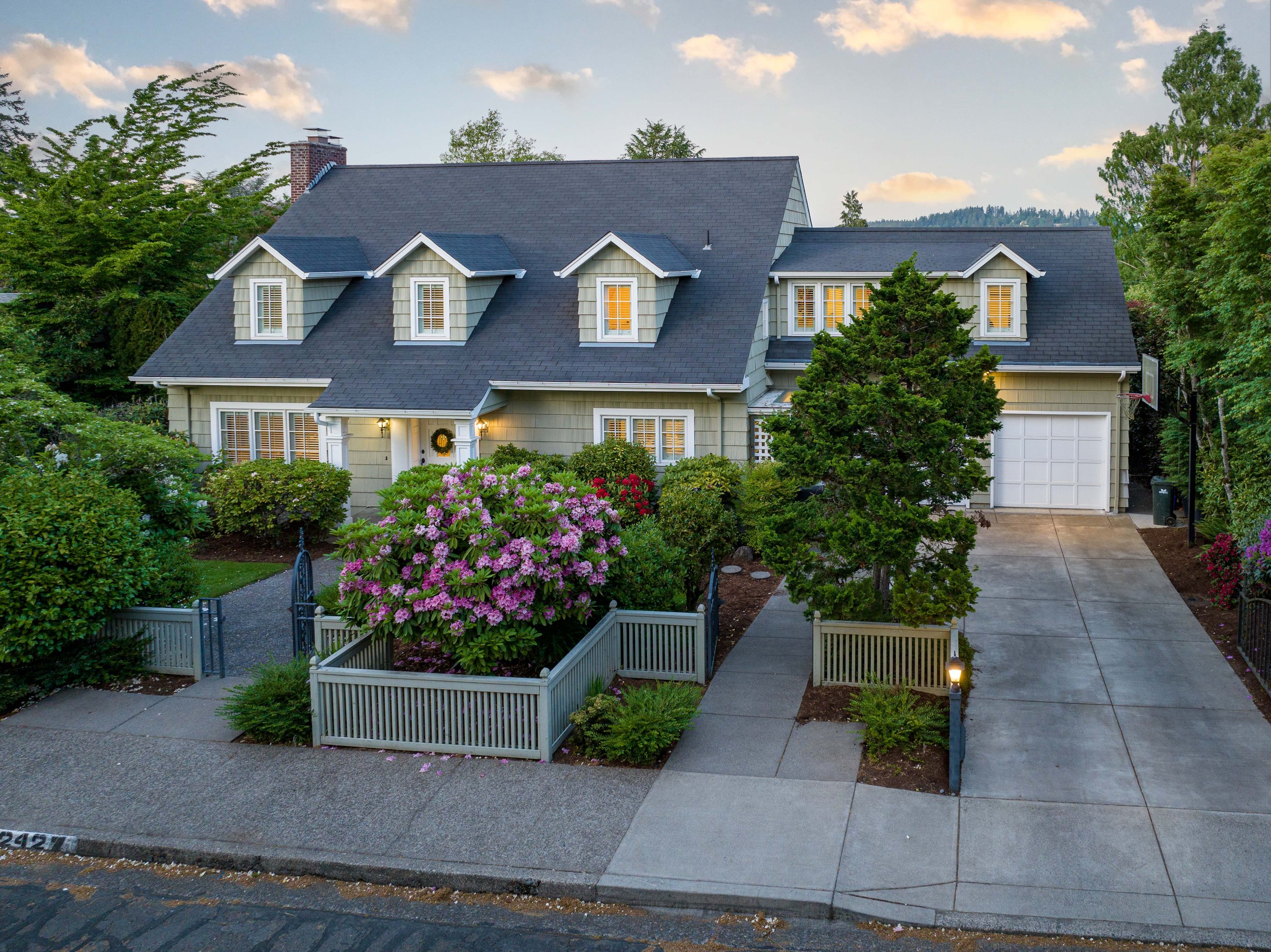 230522 2427 Lincoln St - 013.jpg