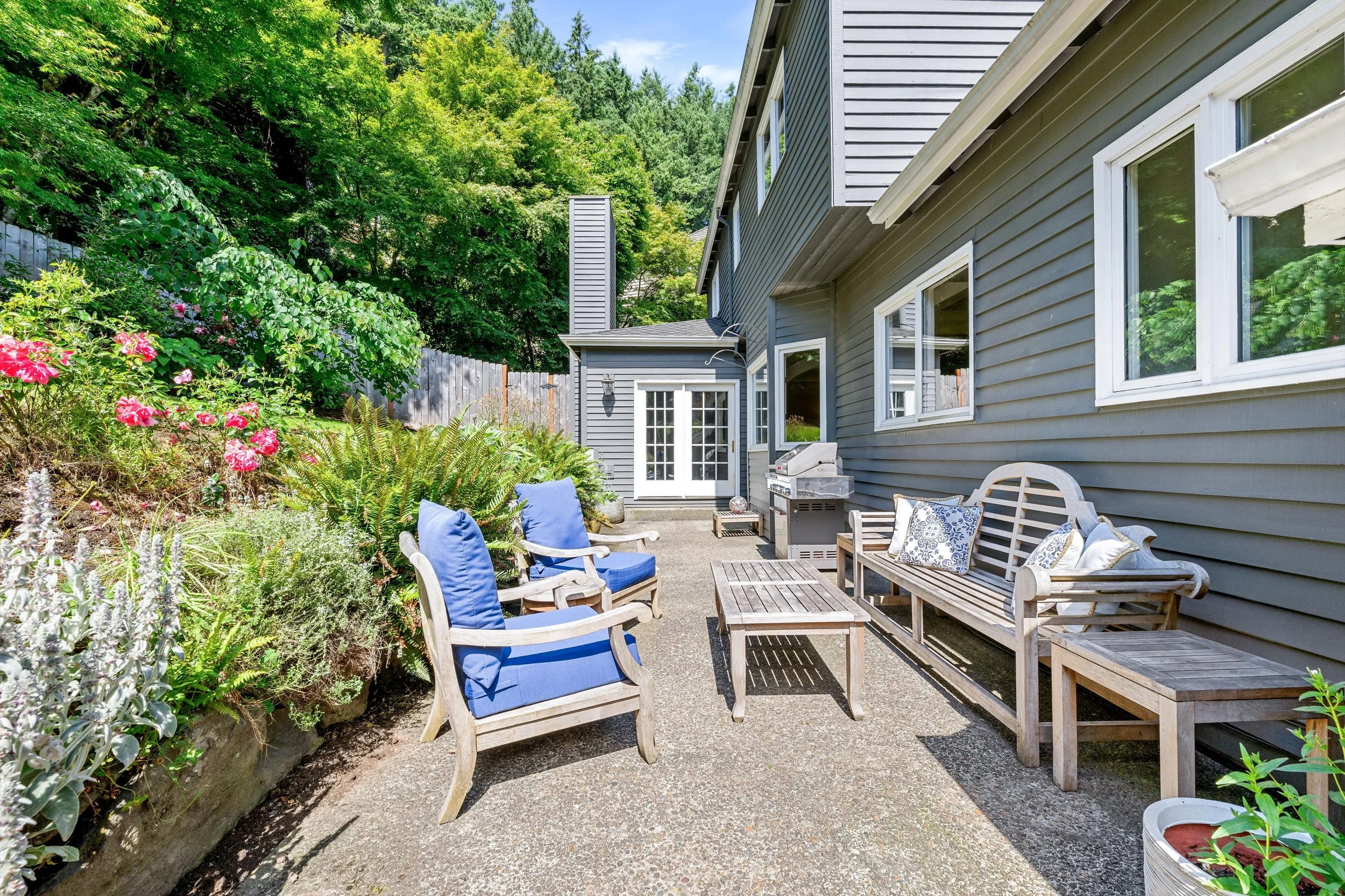 Back patio with patio furniture and landscaping in Tigard, Oregon