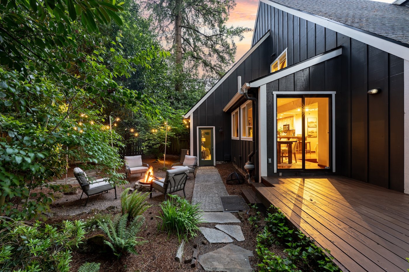 Twilight photo of a backyard in Lake Oswego