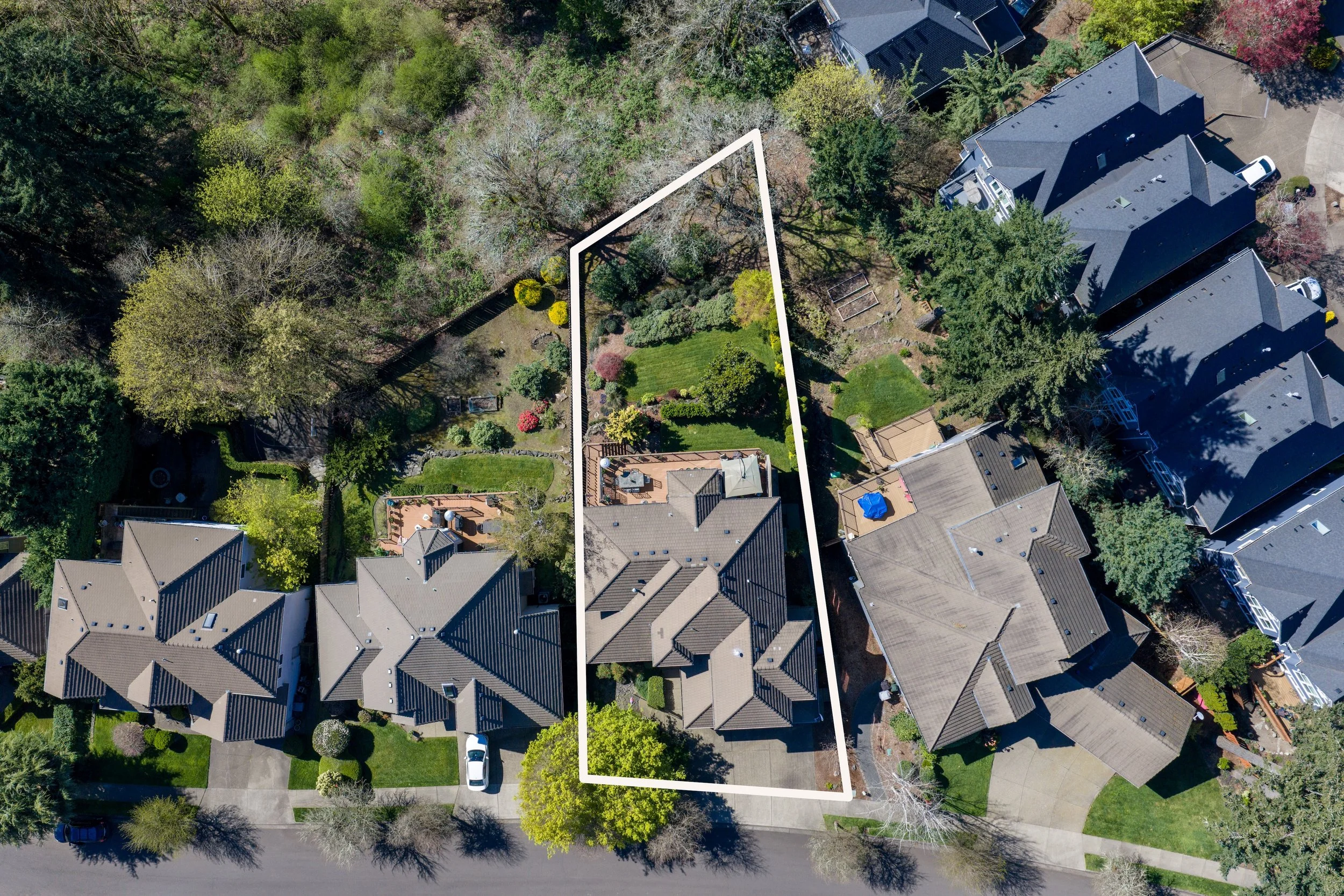 Labeled drone photo in West Linn, Oregon showing a lot outline