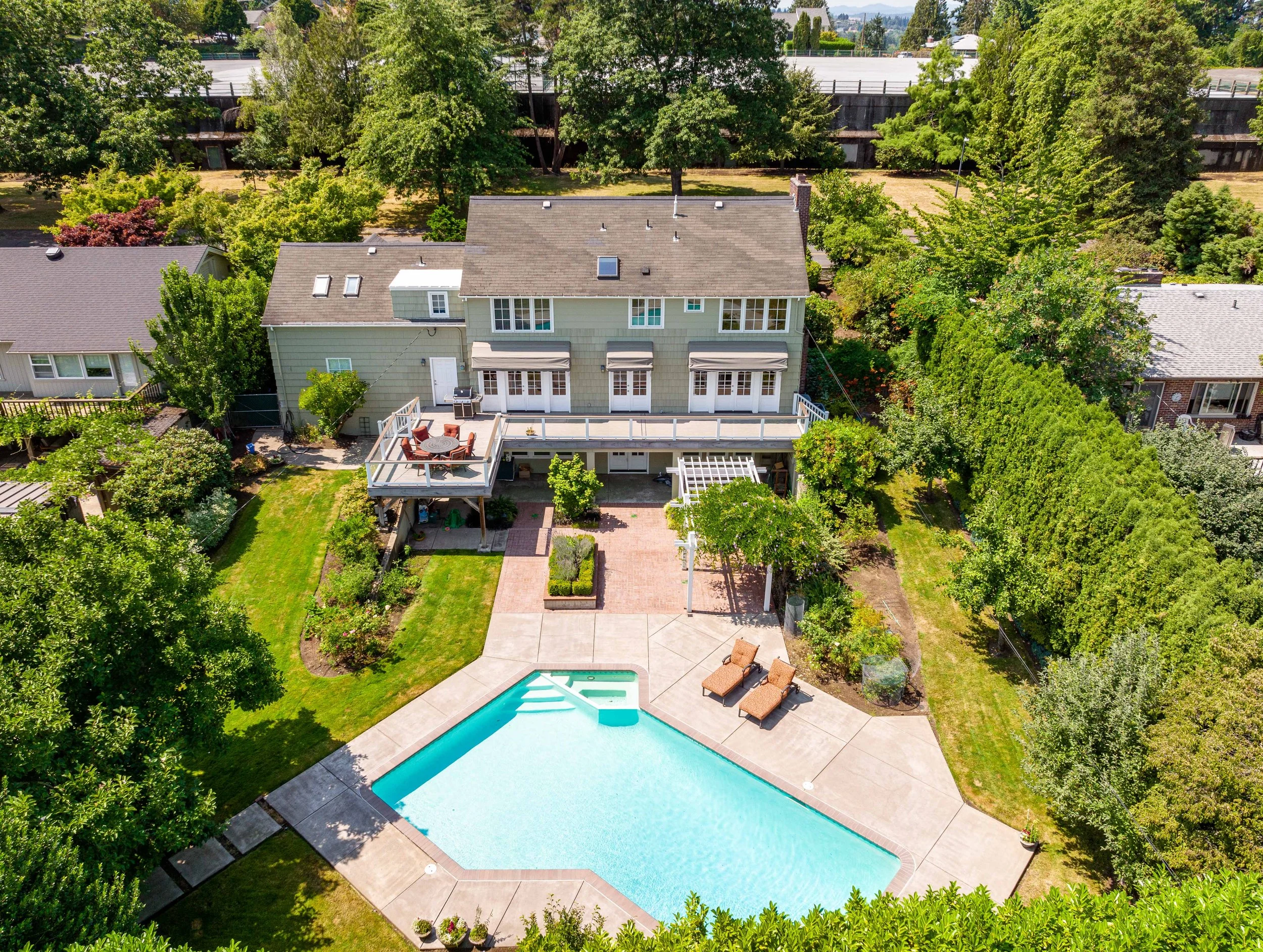 220811 2427 Lincoln St - 060.jpg