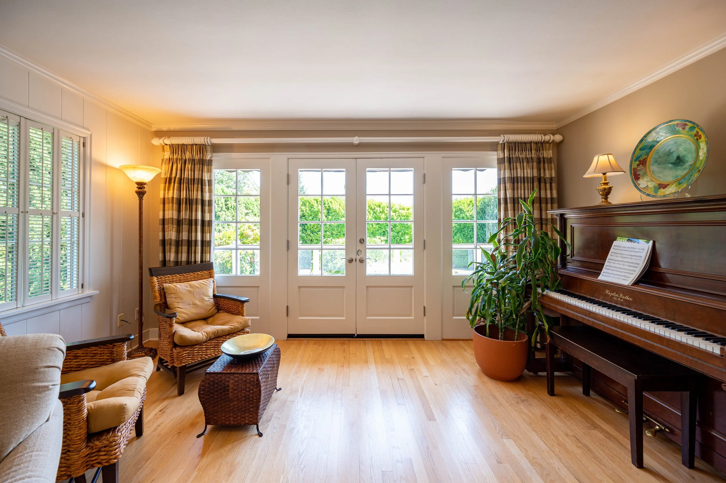 220811 2427 Lincoln St - 023.jpg