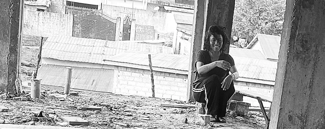 Celle des entre-deux - She of the in‑between