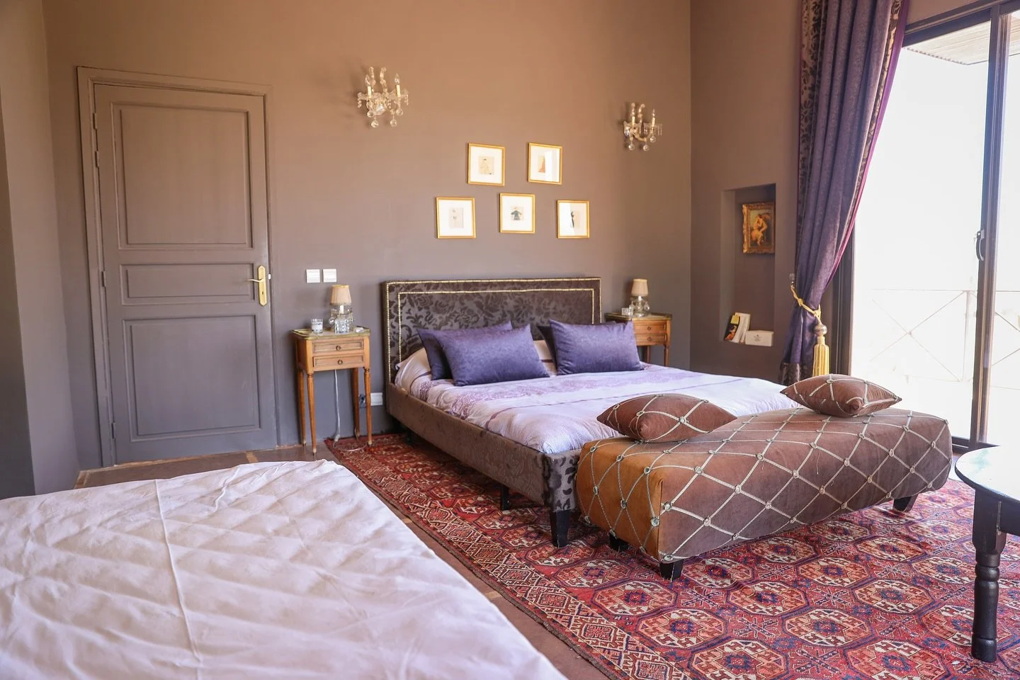 Au Domaine Hayati, il y a de la place pour tout le monde&hellip; et pour chaque r&ecirc;ve ✨
 Des chambres spacieuses, confortables, toutes uniques, o&ugrave; chaque d&eacute;tail a &eacute;t&eacute; pens&eacute; pour que vous vous sentiez chez vous,