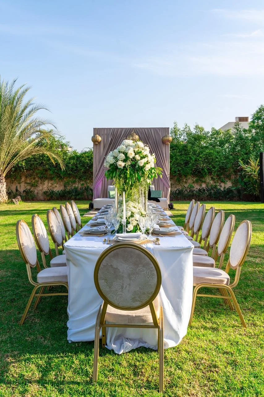 table-reception-fleurs-blanches-hautes-domaine-hayati-marrakech.jpg