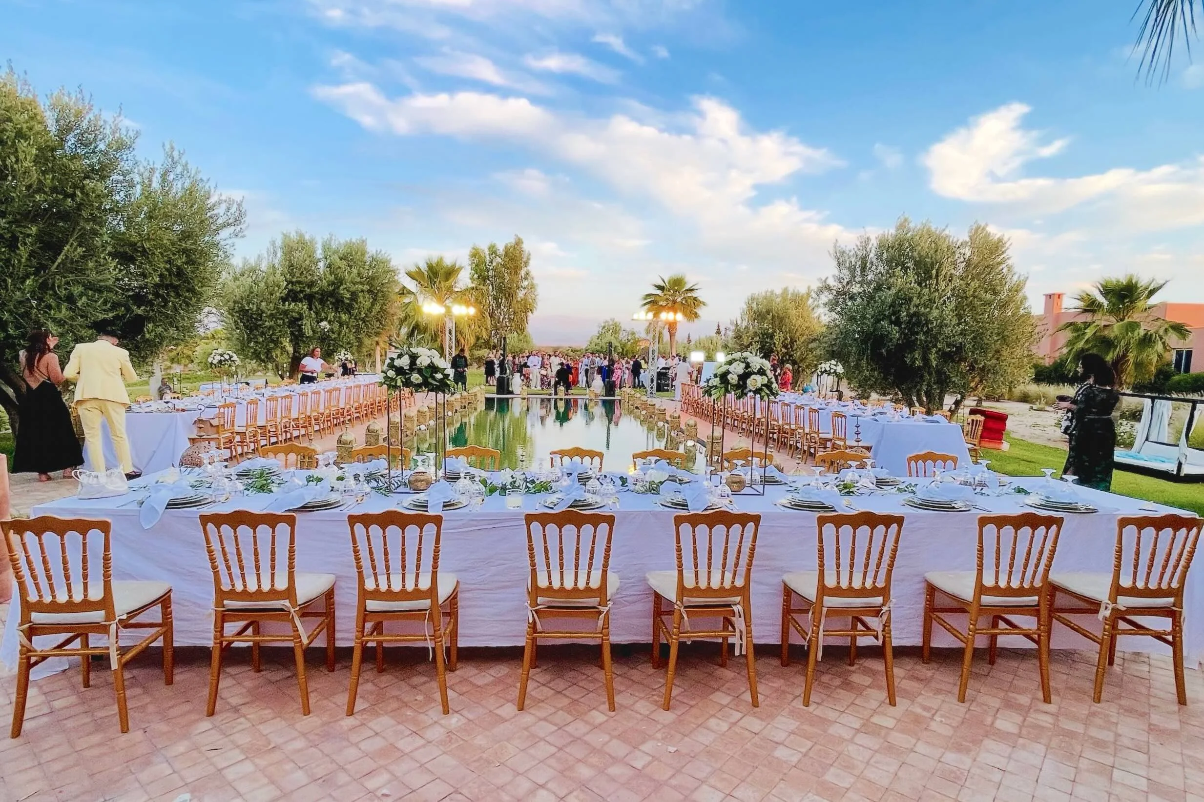 table-banquet-mariage-piscine-coucher-soleil-domaine-hayati-marrakech.jpg