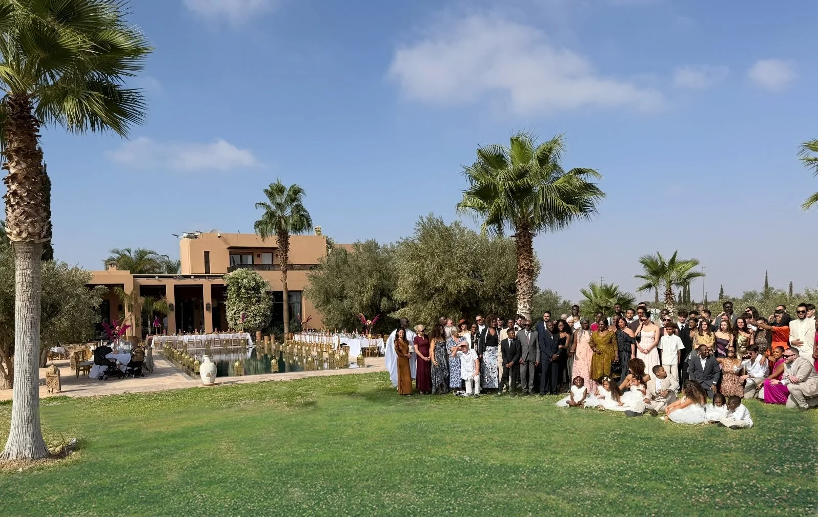 photo-groupe-invites-mariage-domaine-hayati-marrakech.jpg