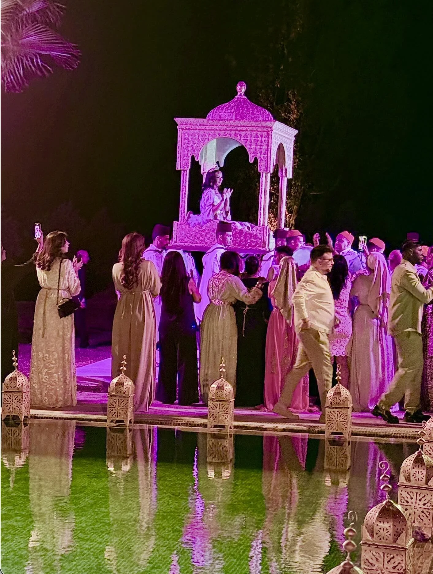 amariya-cortege-mariee-nocturne-domaine-hayati-marrakech.jpg