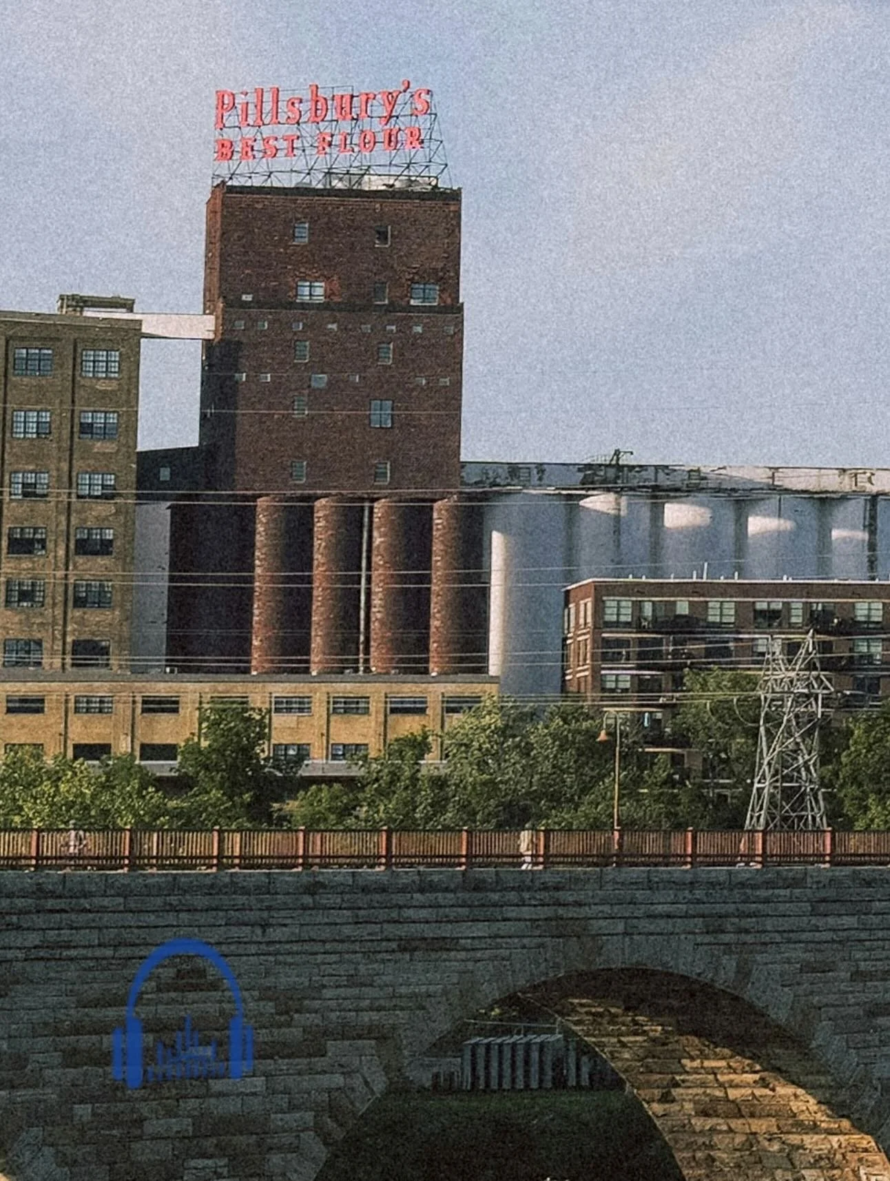 🎼🤝🌉