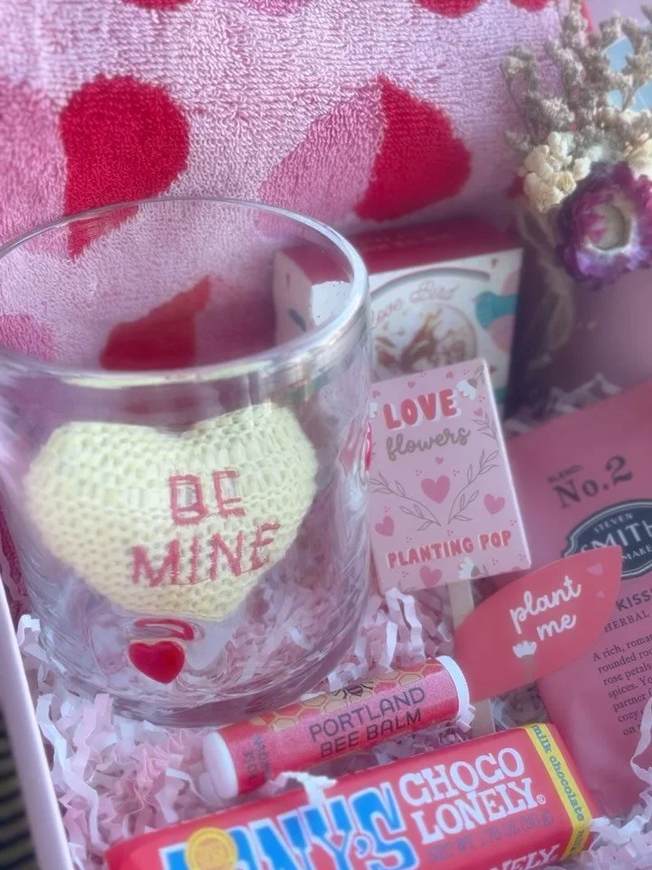 Valentine&rsquo;s &amp; Galentine&rsquo;s Gift Boxes💓✨

Perfect for honoring the people who make life sweeter.

Order through the website in the bio or DM for more details! 

#valentinesday #galentines #gift #giftboxes #love #madewithlove #gifting #