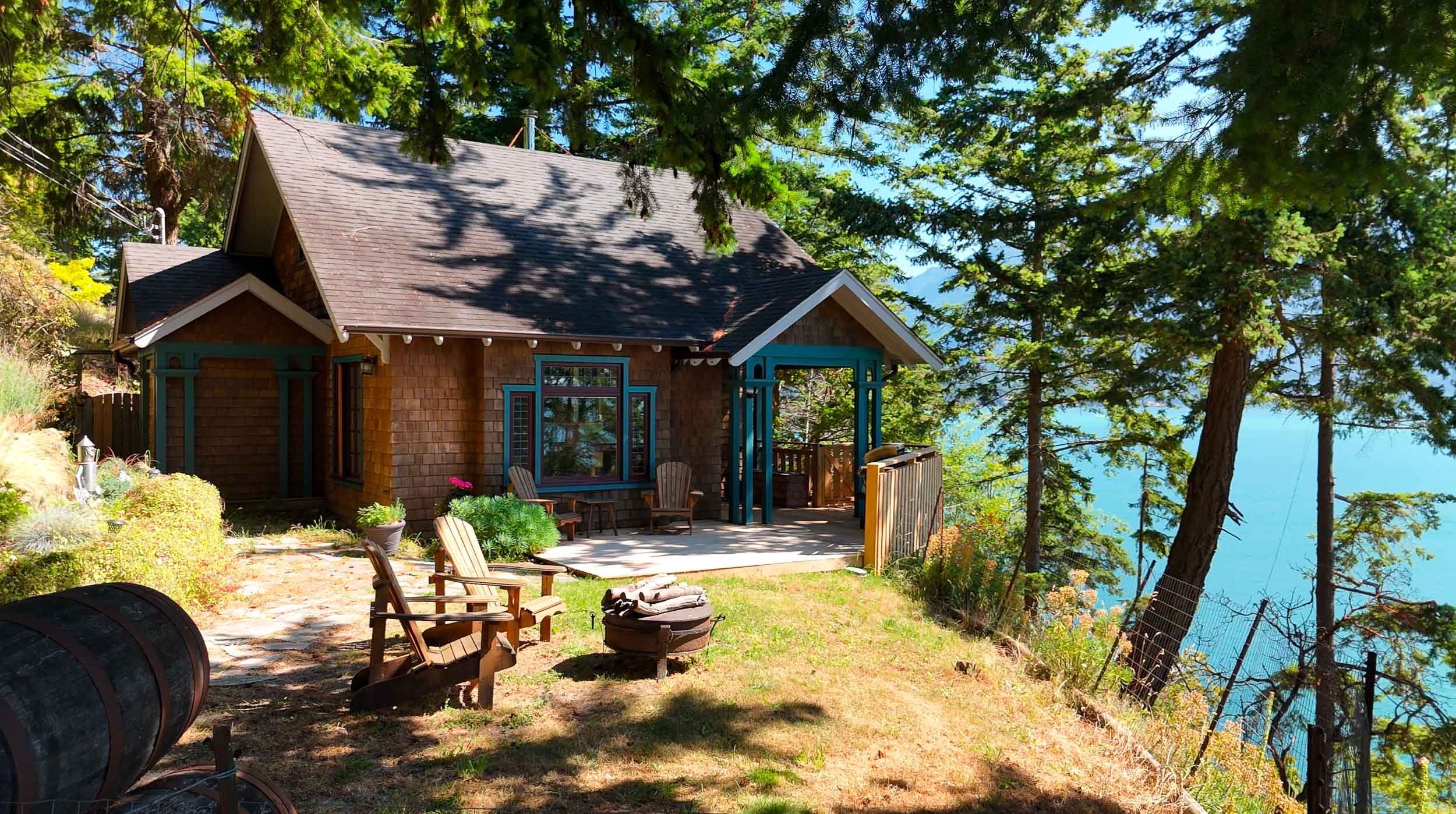bowen-island-cottage-real-estate-photography-field-day-creative.jpg