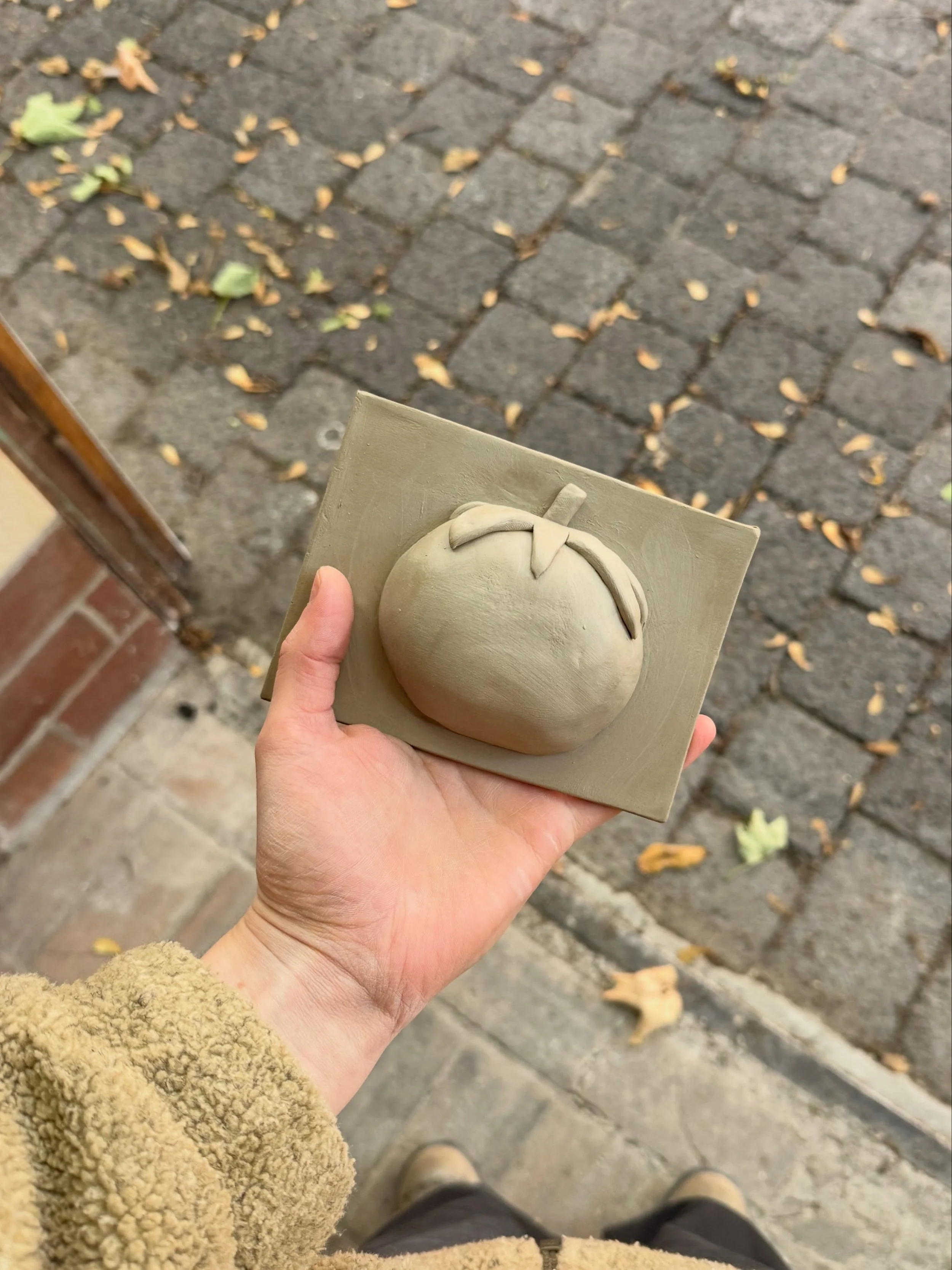 after spending a lot of time away from the studio this summer i am ECSTATIC to be back doing more ceramics. turns out a little break every now and then is actually good for the nervous system. now back on illustrating, screen printing and pottery- lo