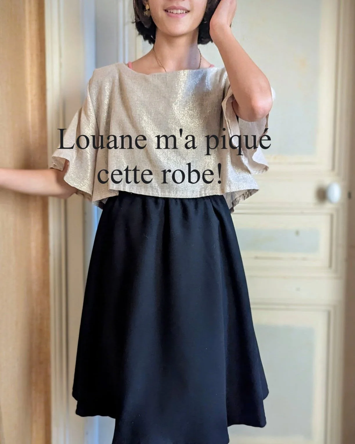 Je regrette ou pas? 

Bon la r&eacute;ponse est facile, non je ne regrette pas! Elle lui va tellement bien!
Les modifications &eacute;taient faciles est sans trop de cons&eacute;quences sur le tissu.
Voil&agrave;, une deuxi&egrave;me vie pour cette j