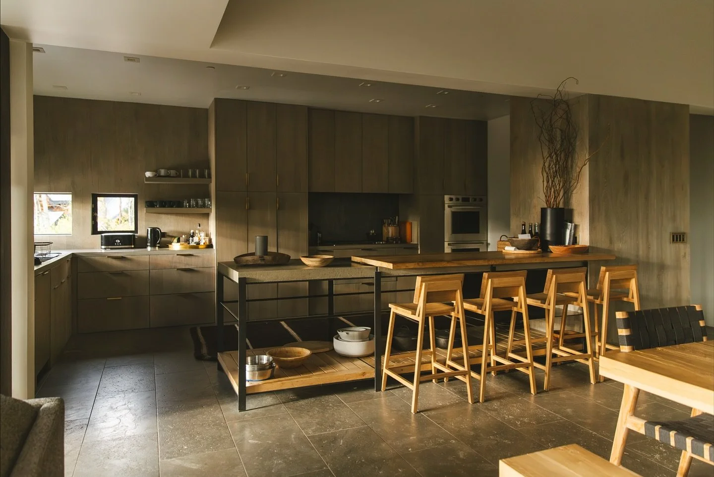 A first look inside our Gather Mammoth property ✨
A dream of a hideaway tucked in the pines of Mammoth Lakes, Ca &mdash; created by world-class interior designer and architect @alexanderdesignbuild . Every space has been deeply considered, every text