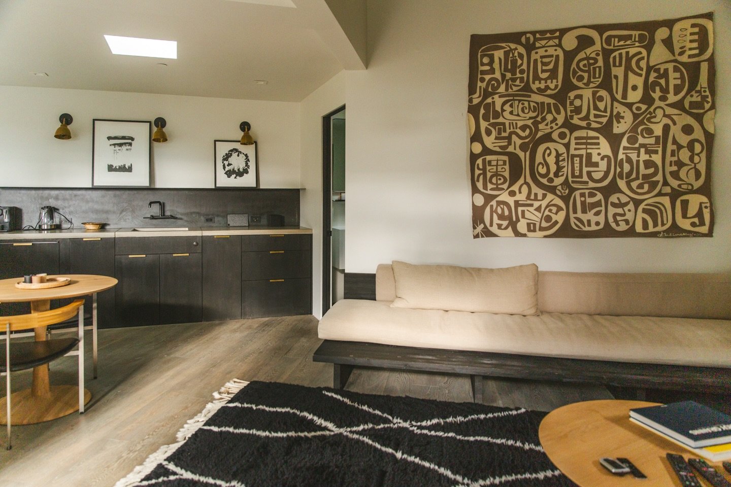 The apartment at Gather Mammoth ✨

An annex above the main house &mdash; separate, yet connected to the rest of your group... A tucked-away TV space for movie nights on the wraparound sofa, and a small kitchenette that&rsquo;s perfect for a quiet mor