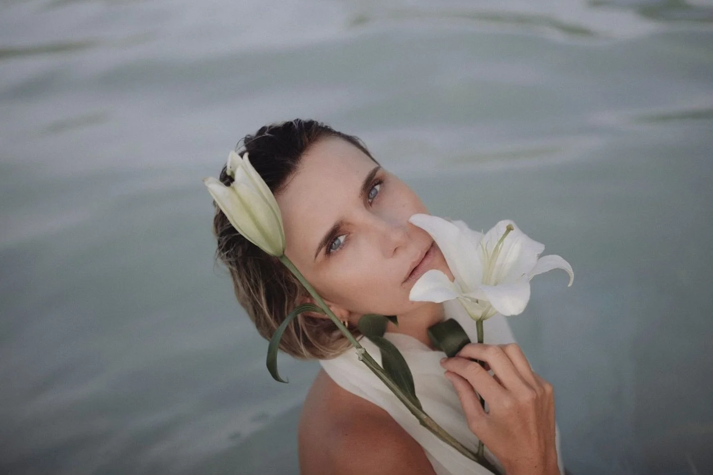 ~~ You will bloom effortlessly when you plant yourself in environments that water your soul 🌺 

Captured by mi hermana @annarieke.photography
