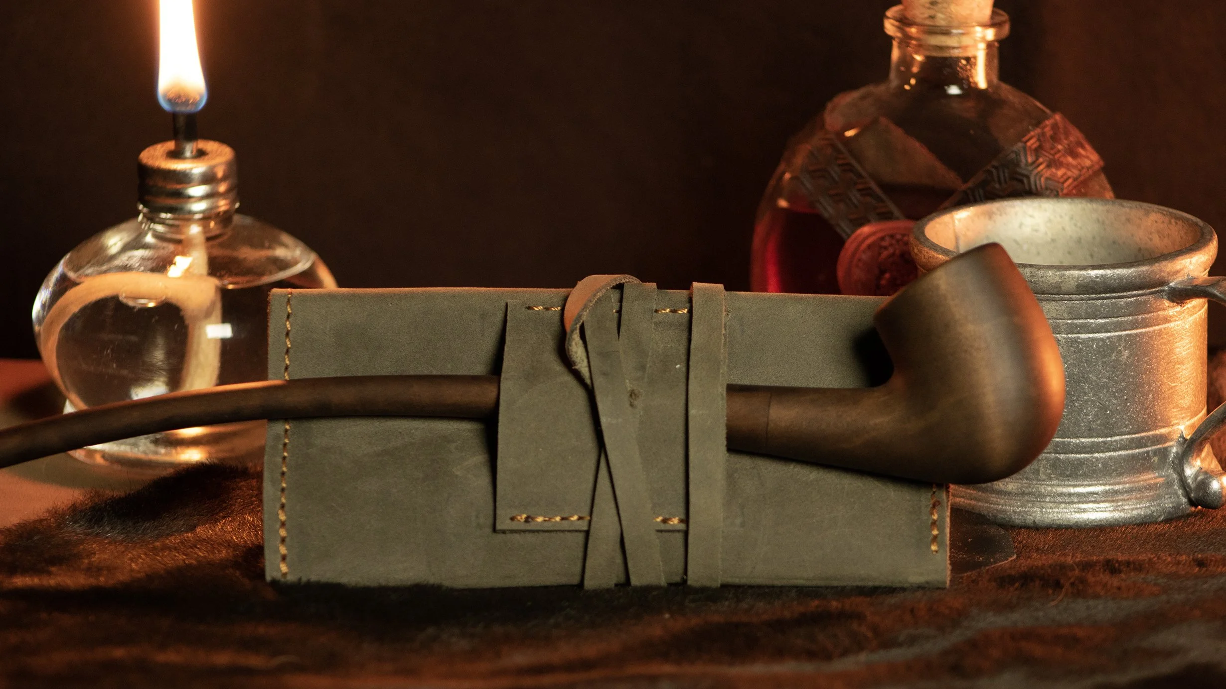 Tobacco Pouch Pipe holder back.jpg