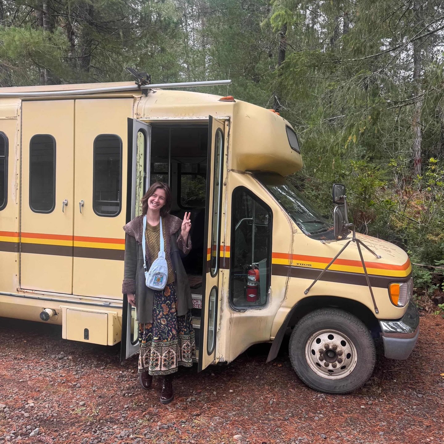My new friend Kip 🚌, a &lsquo;98 shuttle bus I&rsquo;m slowly building into the most shagadelic home on wheels of course with the guidance of pro builder @sarahcalautti 
First step, insulation! if there are lessons for the best kind to use for wet c