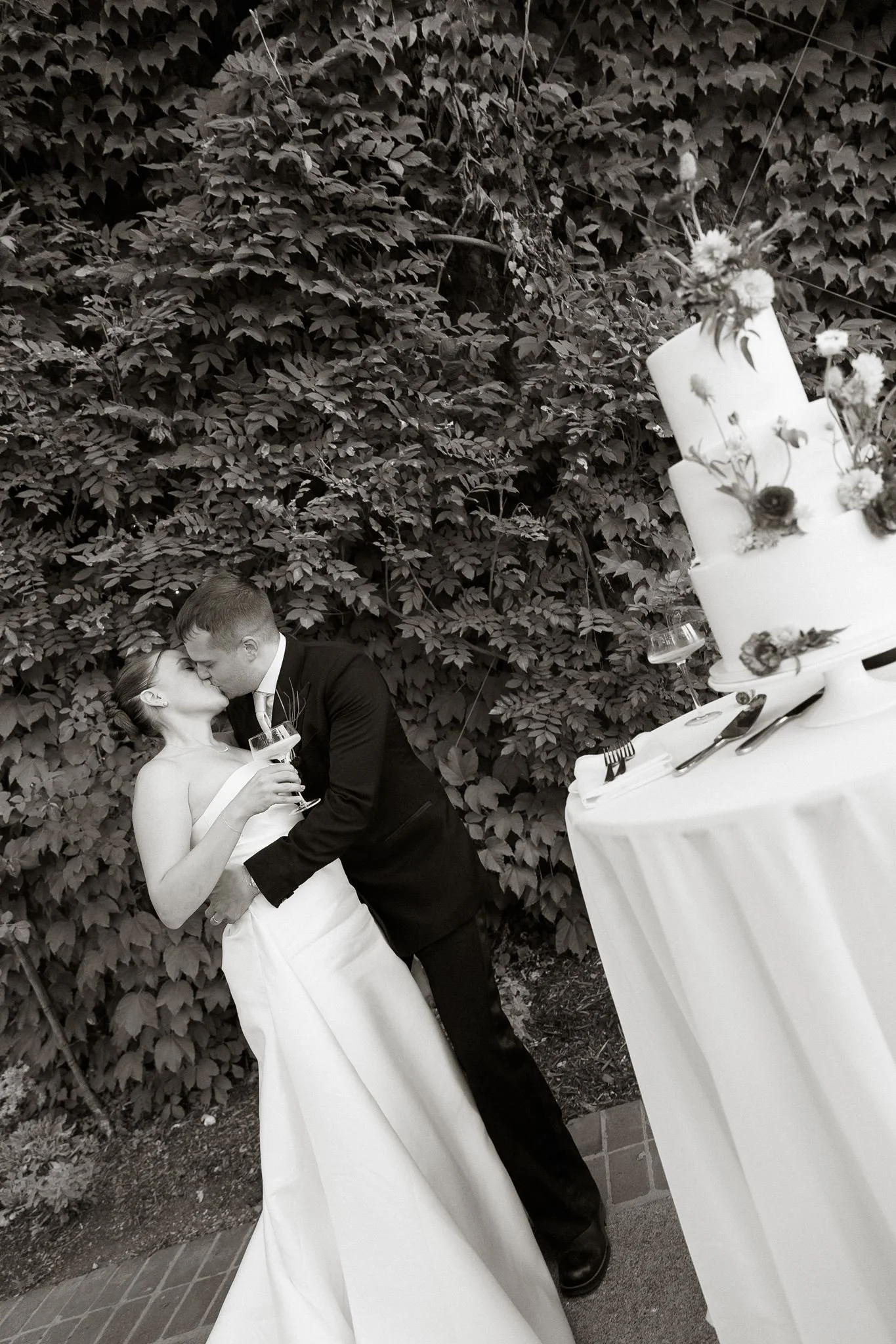 jessica-and-sam-wedding-preview-177.jpg