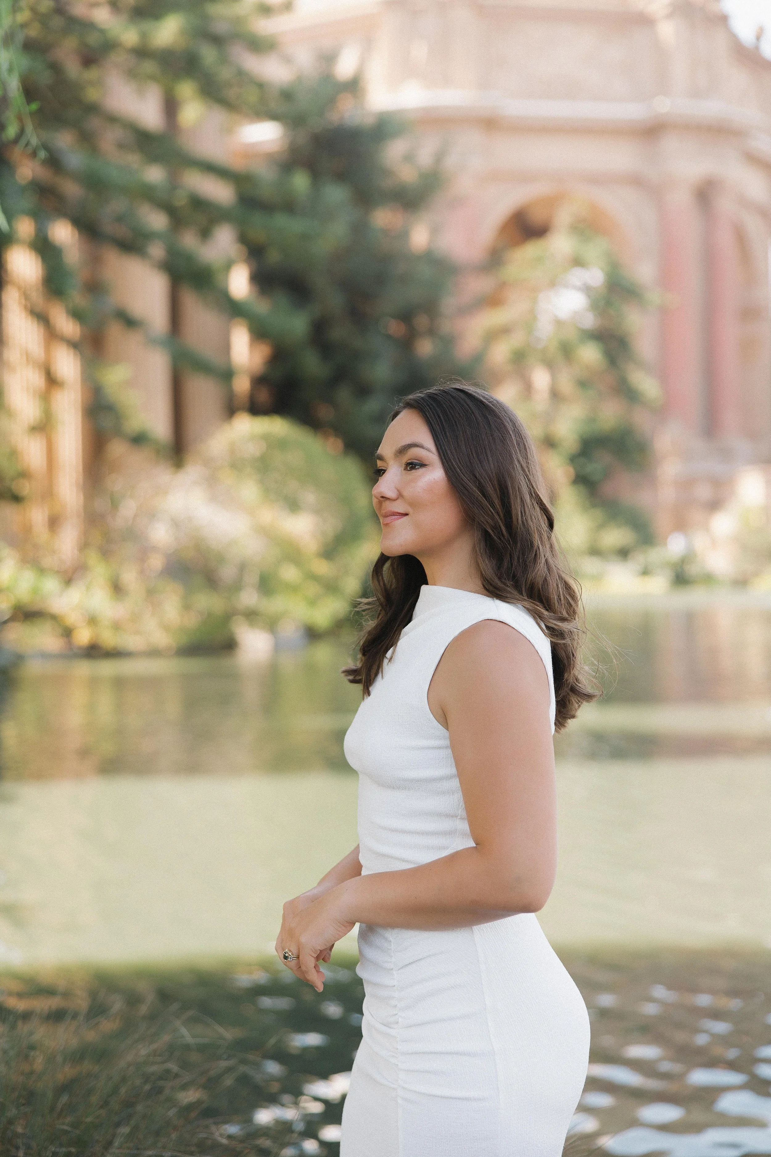A portrait of Natasha at the Palace of Fine Arts. She is looking enthusiastically into the distance, dreaming of you, her next client!