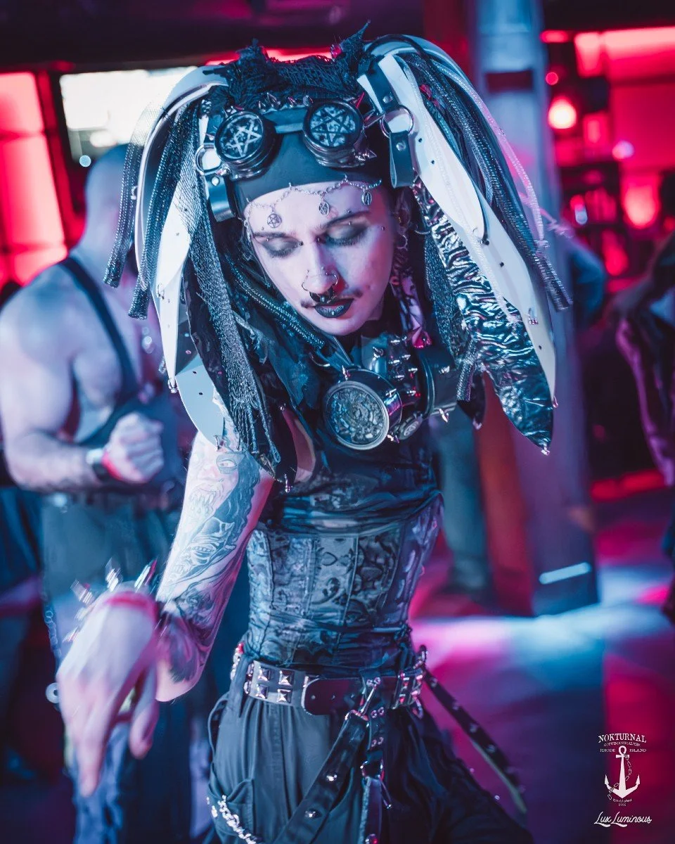 TONIGHT IS CYBERNOK!!! 

This is an @elysium_boston TAKEOVER!!!! 

🚨 DRESS CODE: Get creative and express yourself! Minimum ALL BLACK required! 
FASHION THEME:
Neon. Latex. Tech-noir. Cyber Lox. Gas Masks 
-- As always, you don't have to dress to th