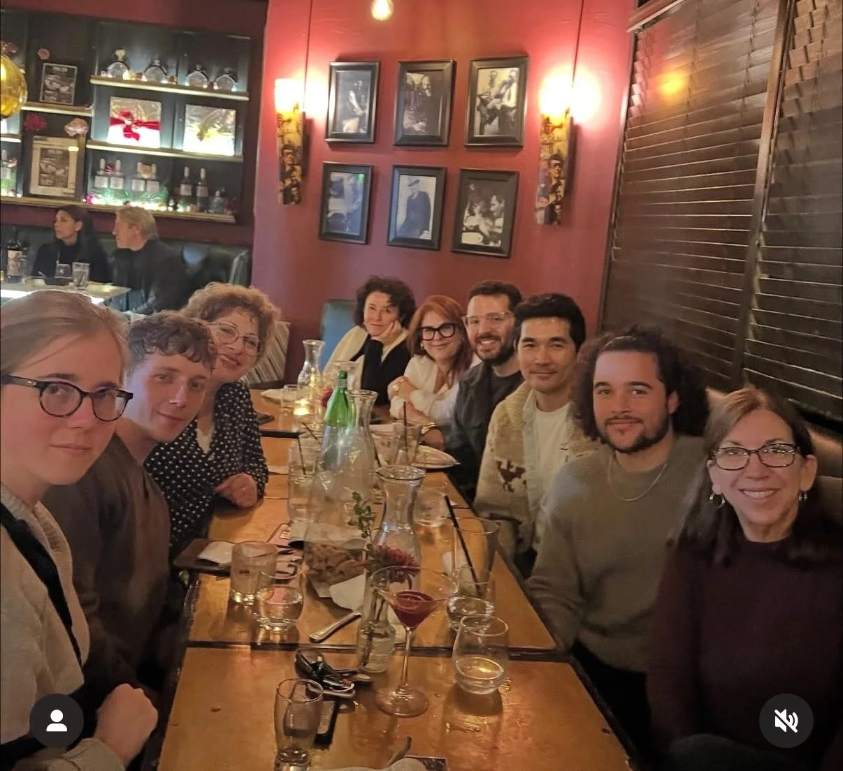 This makes me so happy seeing the cast and crew together off of set. True Pitt Fam.💕

#thepitt #dapitt #dapittfam