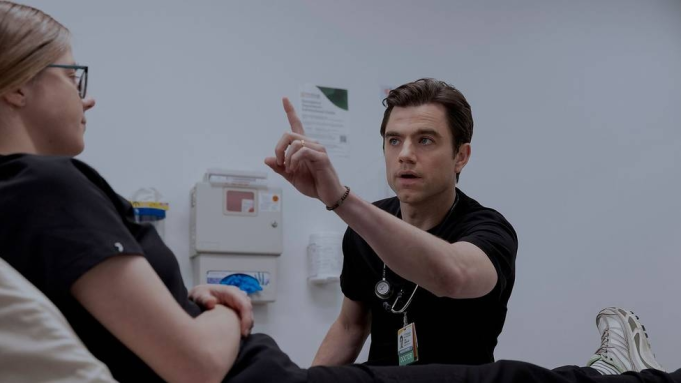 ‘The Pitt’ Actress Taylor Dearden on How Learning of Langdon’s Time in Rehab Affects Her Character: “She’s a Different Doctor”