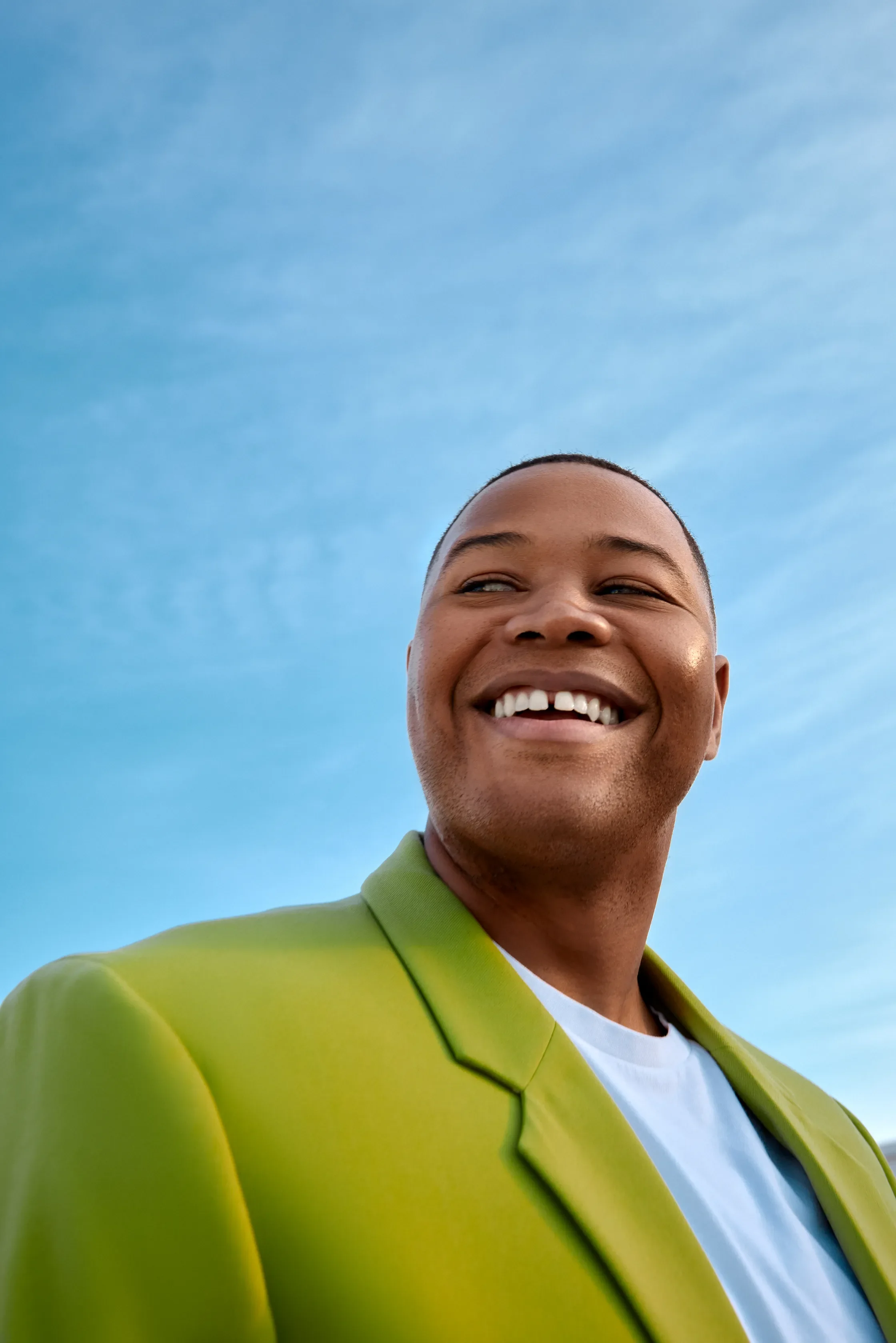 Meet The Pitt’s Luke Tennie, the Newest—and Chillest—Doc on the Night Shift